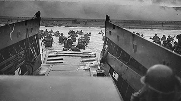 US soldiers wade through surf and German gunfire...