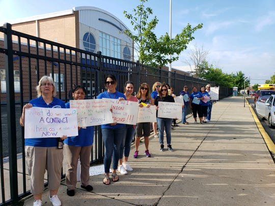 Perth Amboy teacher's rallied for a new contract