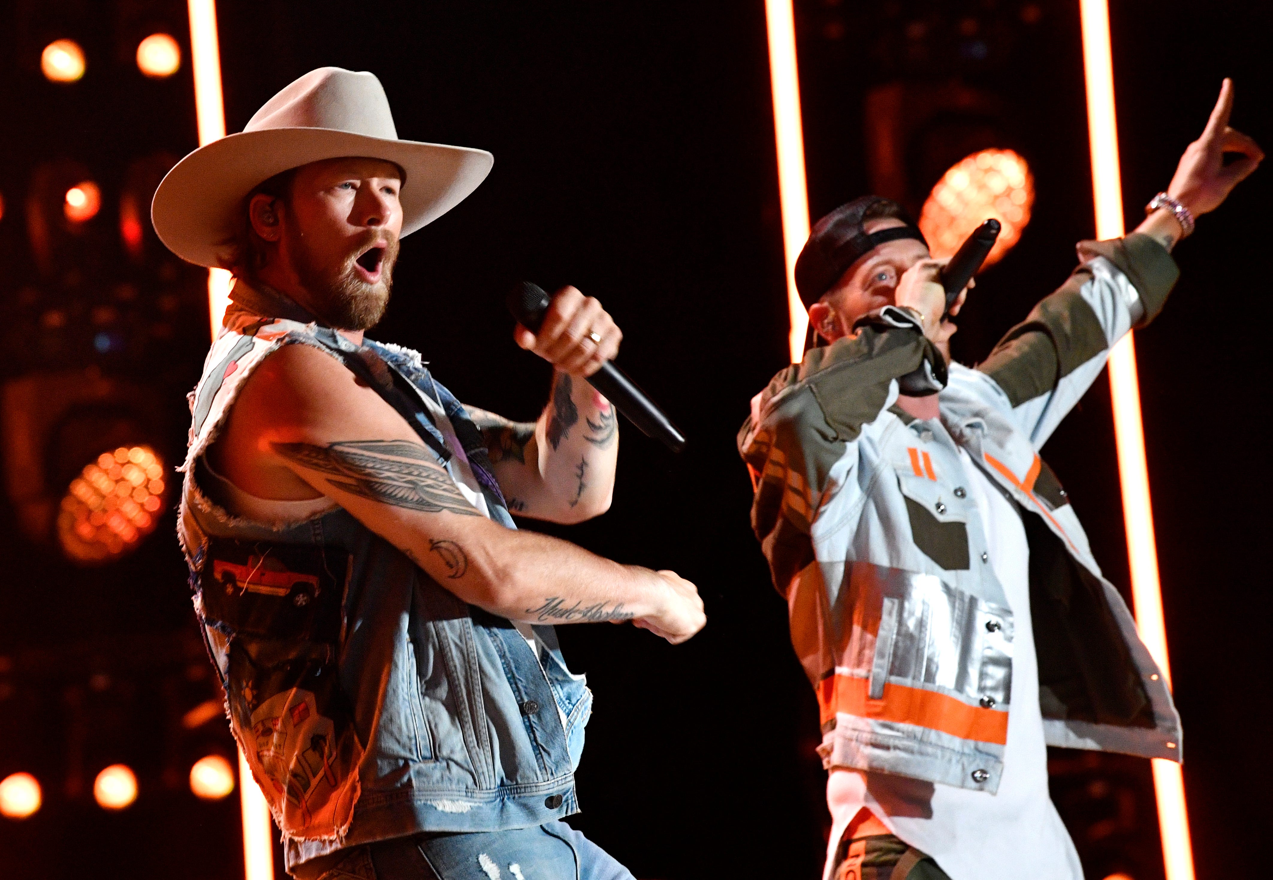 cma-fest-2019-rain-in-downtown-nashville-doesn-t-deter-fans