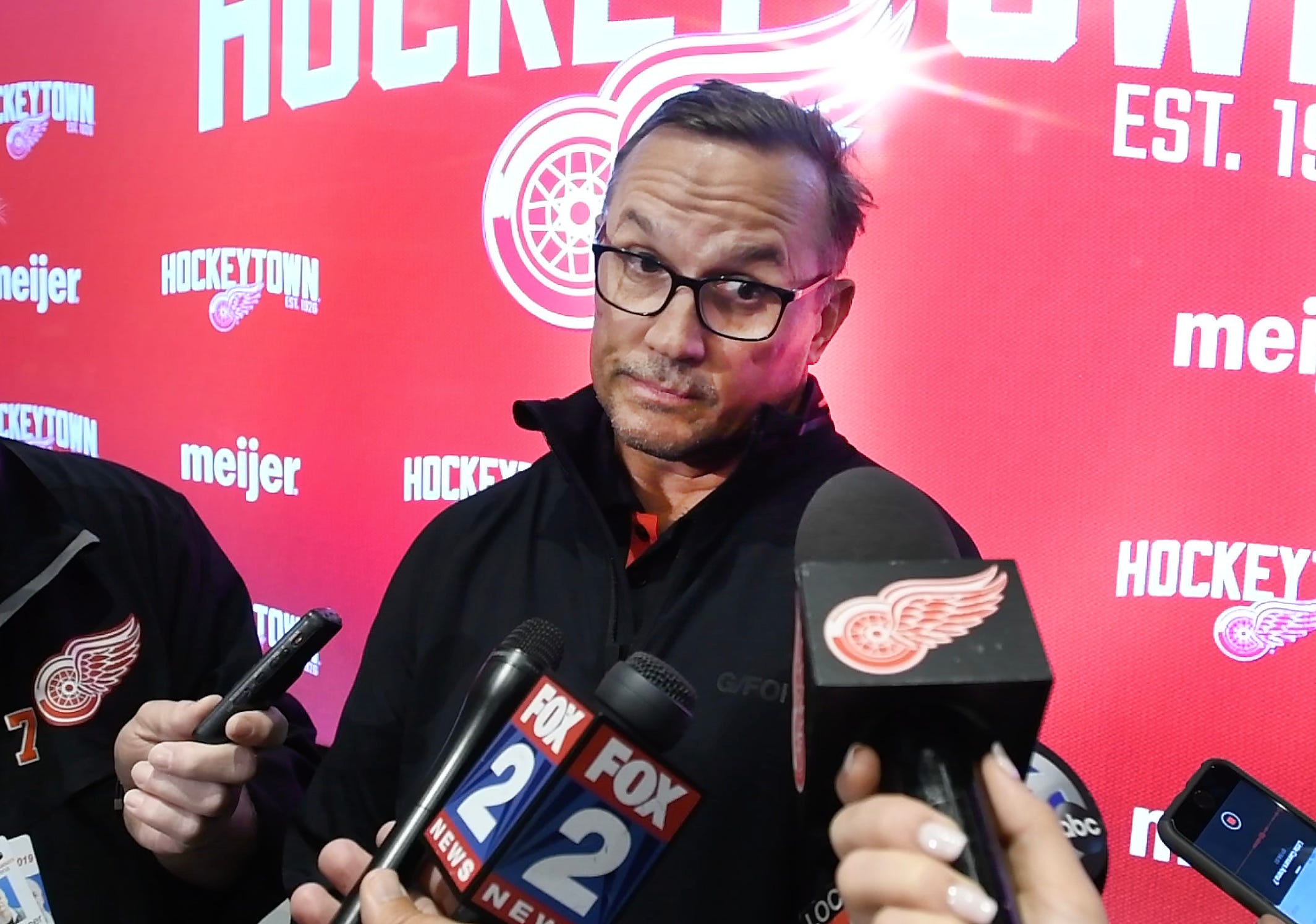 Steve Yzerman resigns as Lightning GM; could he soon be winging home?