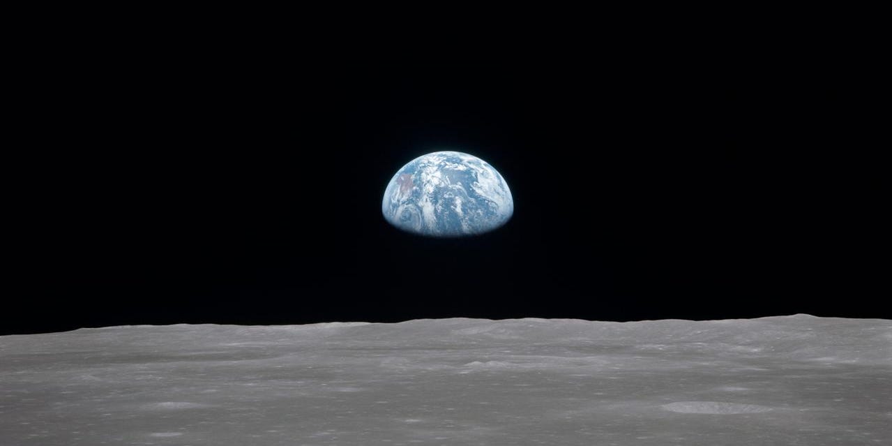 Луна и фонарь - и земля