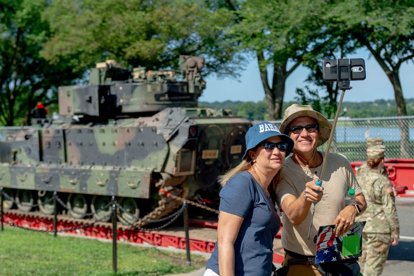 images of trumps military planes and tanks july 4th parade