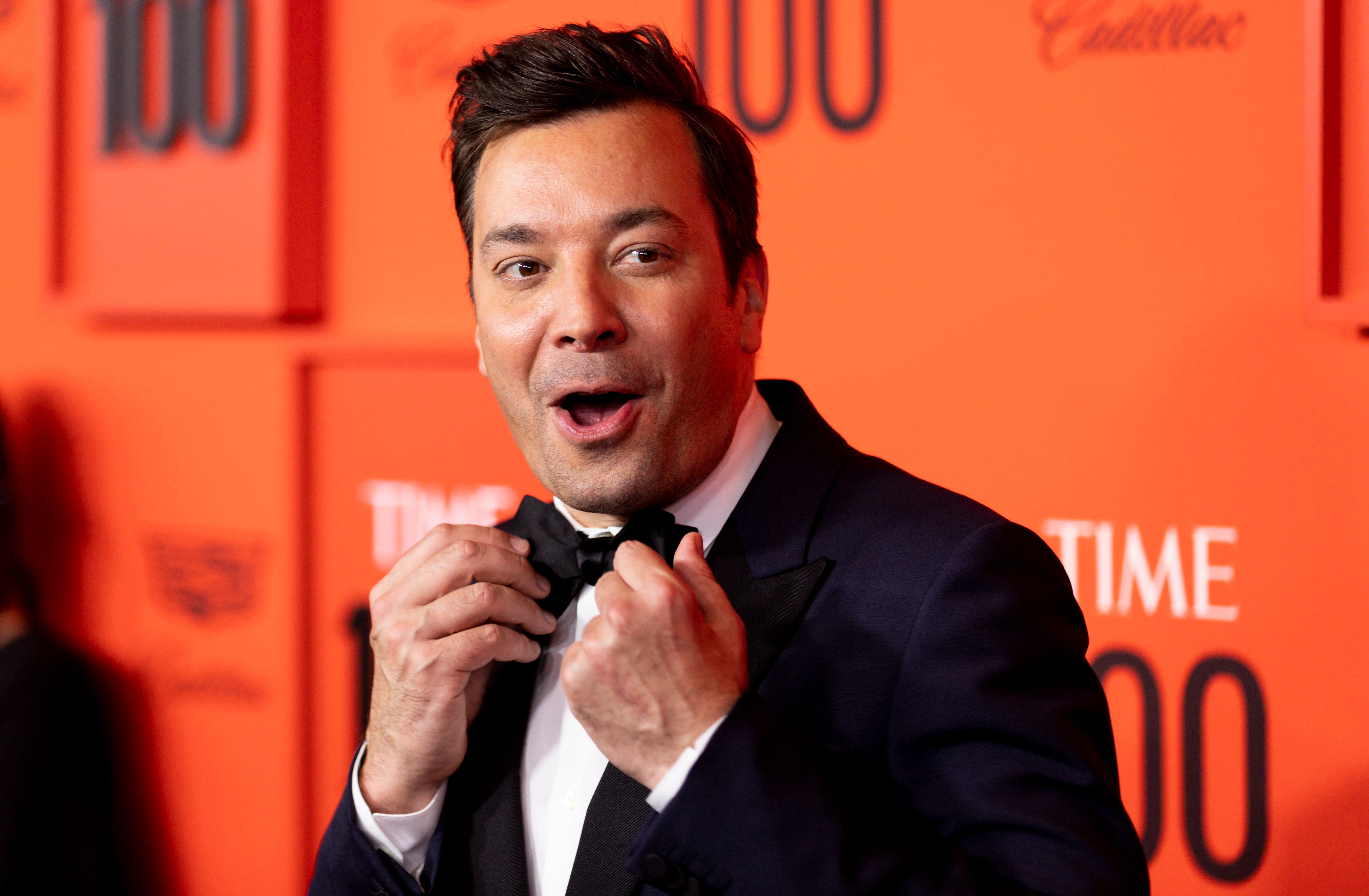 does jimmy fallon wear a hairpiece