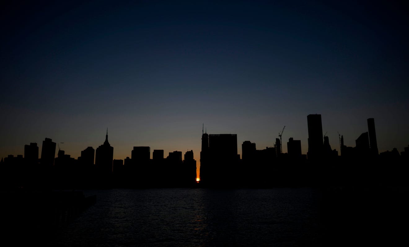 New York blackout 9 photos show eerie city during NYC power outage