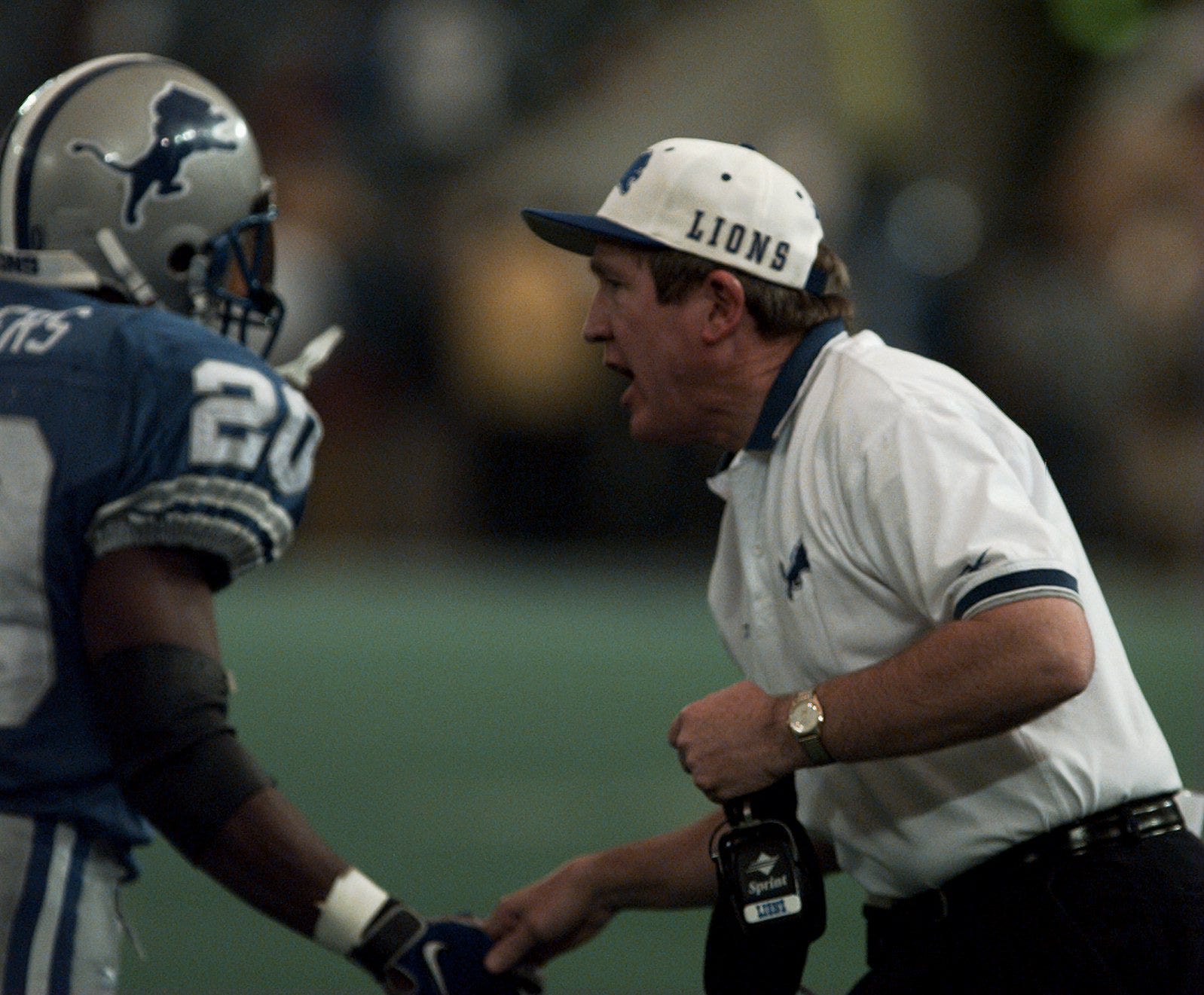 Lions head coach Bobby Ross gives a hand to running back Barry Sanders after Sanders scored his third touchdown of the game against the Chicago Bears on Nov. 27, 1997, at the Pontiac Silverdome.