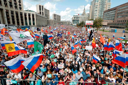 Russians Protest Barring Opposition Figures From City Council Ballot 7743