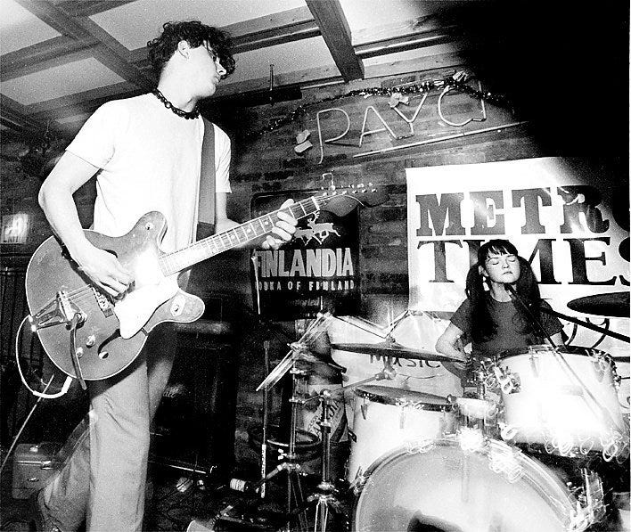 Jack and Meg White play Paycheck’s Lounge in Hamtramck in March 1999.