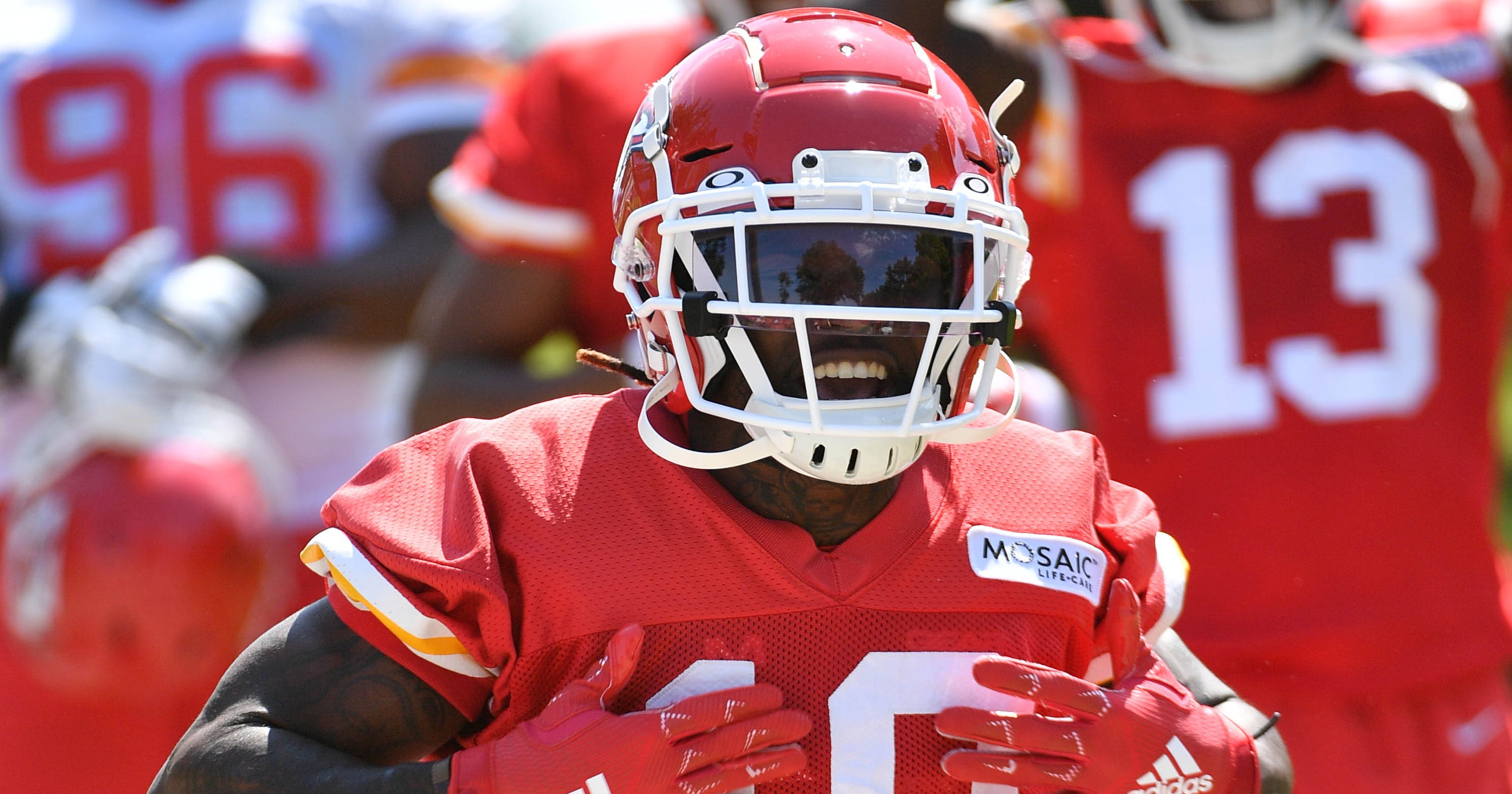 Tyreek Hill injury: Kansas City Chiefs WR leaves practice on cart