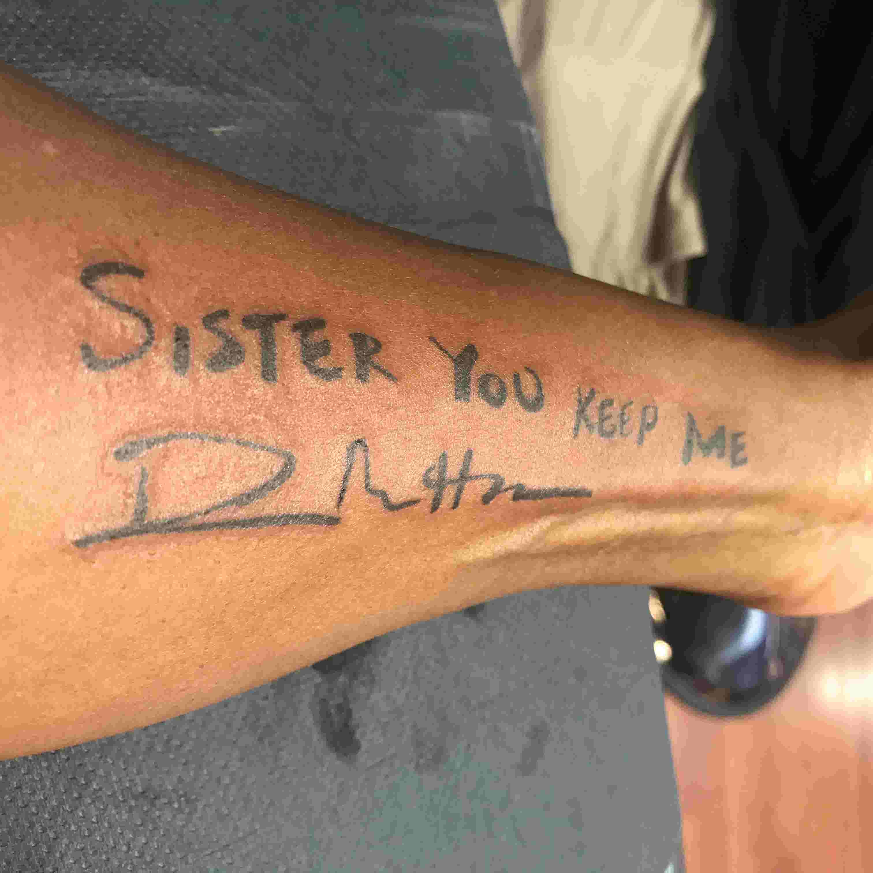 Dave Matthews Band S Sister Has Permanent Place On Columnist S Arm