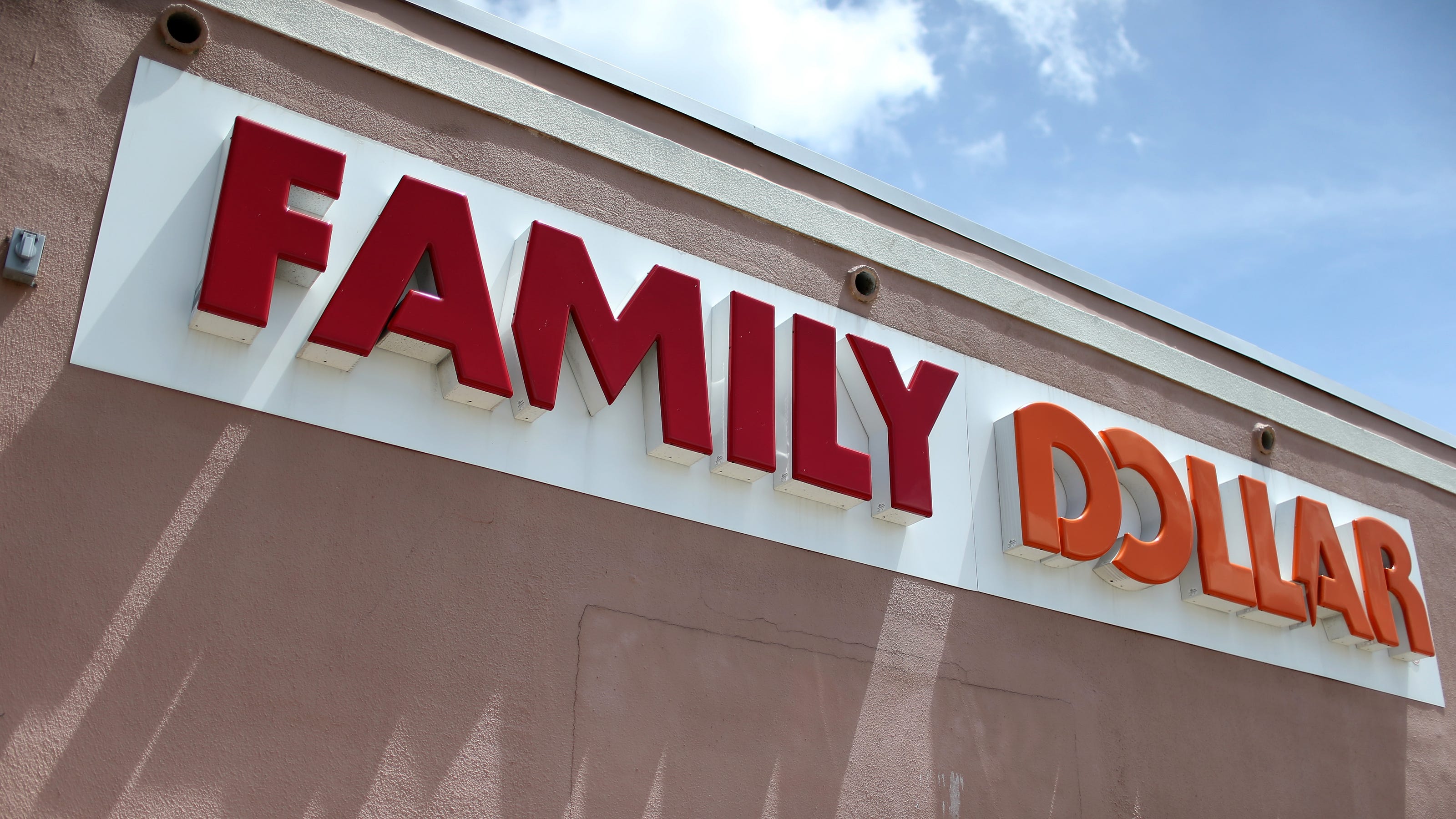 family-dollar-employee-accused-of-false-imprisonment-racial-profiling