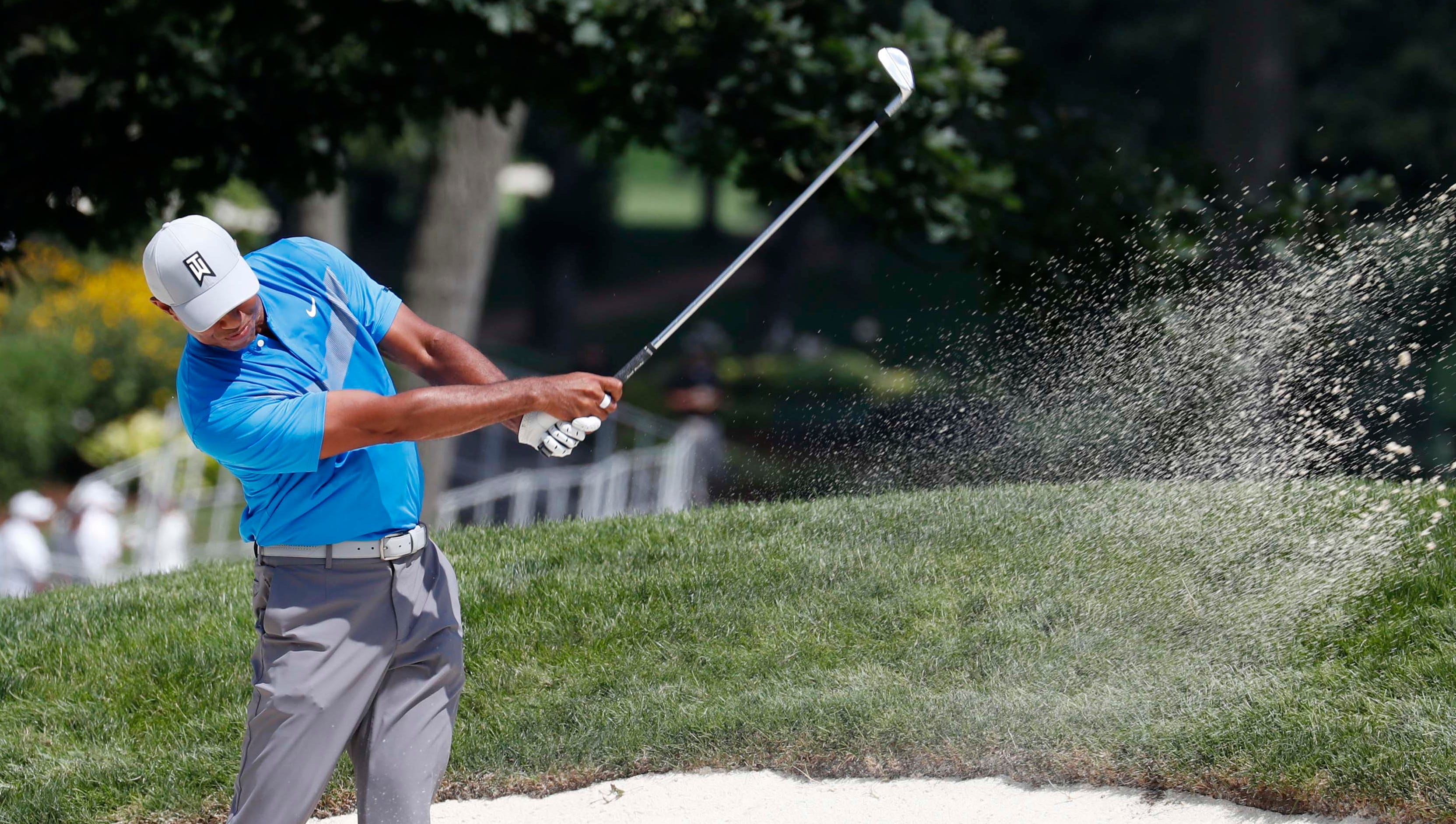 Bmw Championship Tiger Woods Is Far Back After First Round