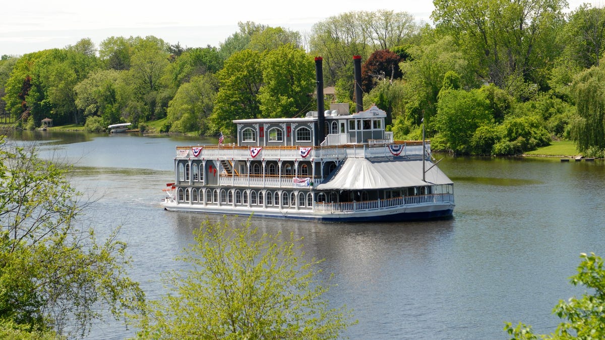 Diesel leak from Michigan Princess in Grand River near Lansing contained, currently under investigation