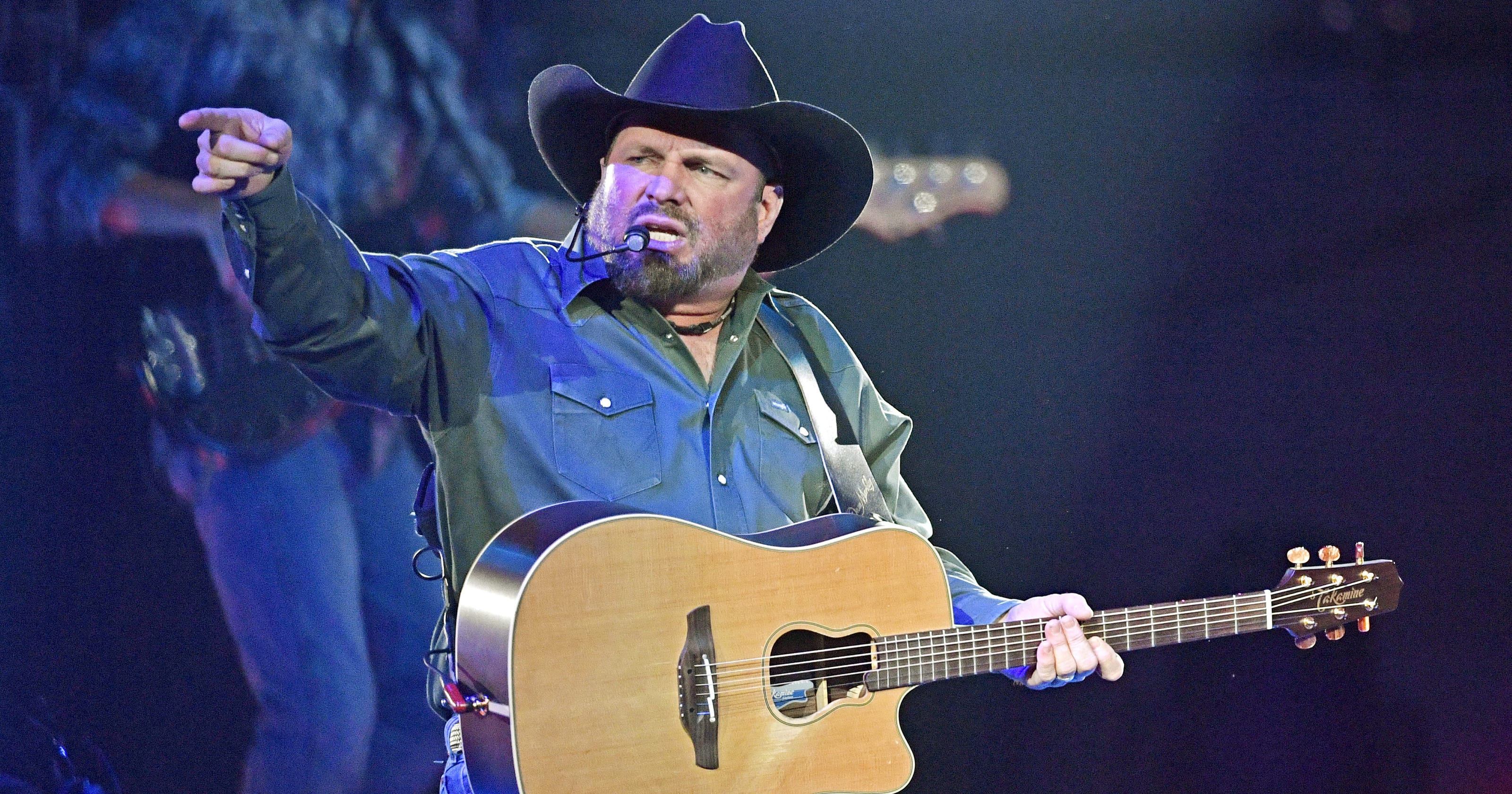 Garth Brooks sells 70,000 tickets to set Ford Field concert record