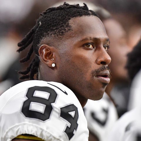 Oakland Raiders wide receiver Antonio Brown (84) l