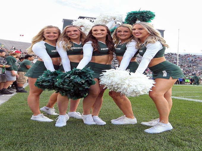 Cheerleaders Fans And Mascots Of The 2019 College Football Season 