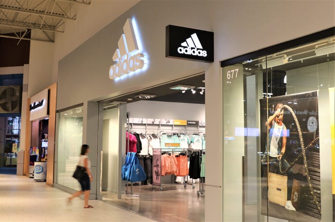 Gran roble Articulación agradable Adidas adds clearance store at Arizona Mills in Tempe