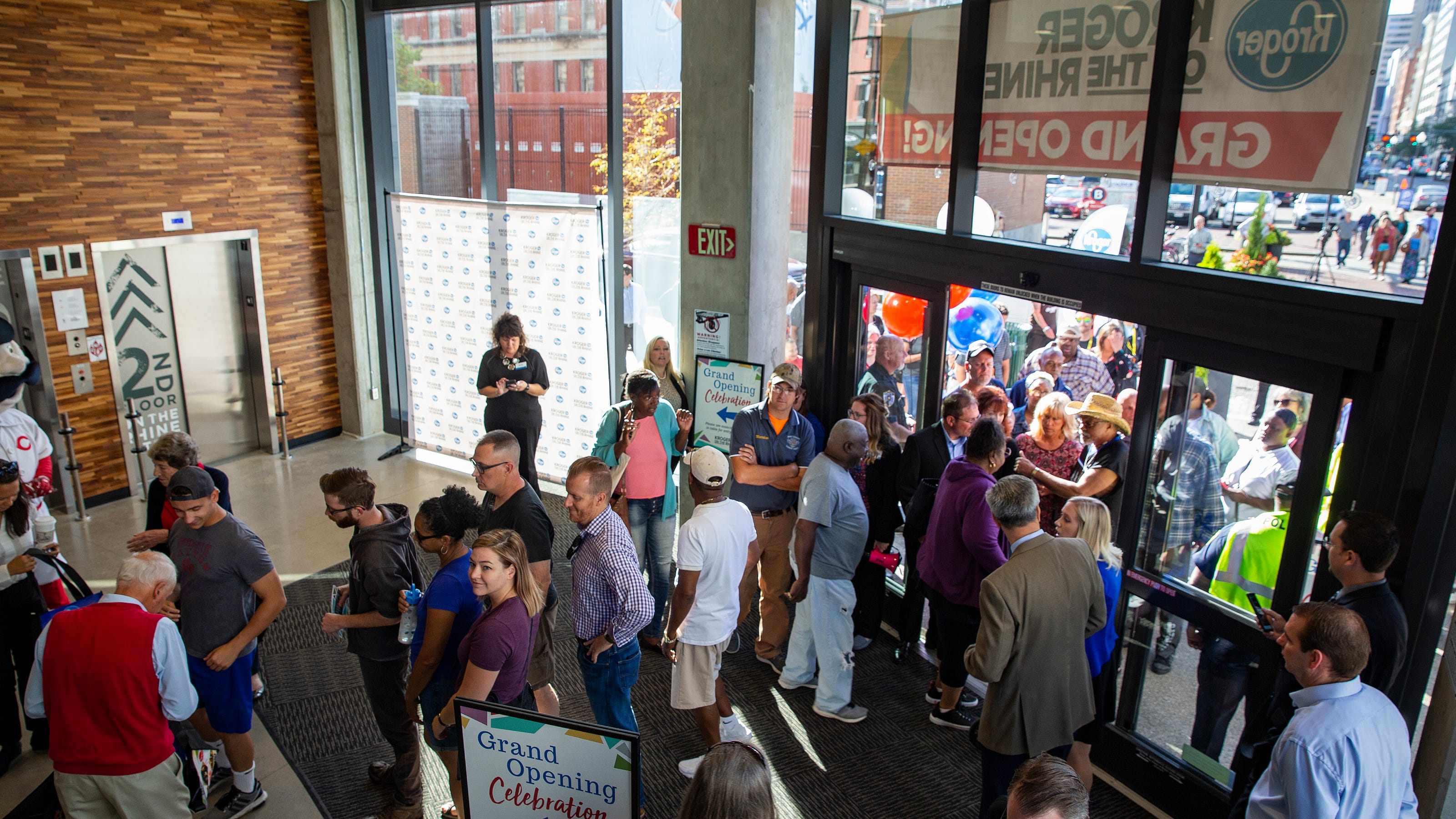 Downtown Kroger opens in Cincinnati see the inside