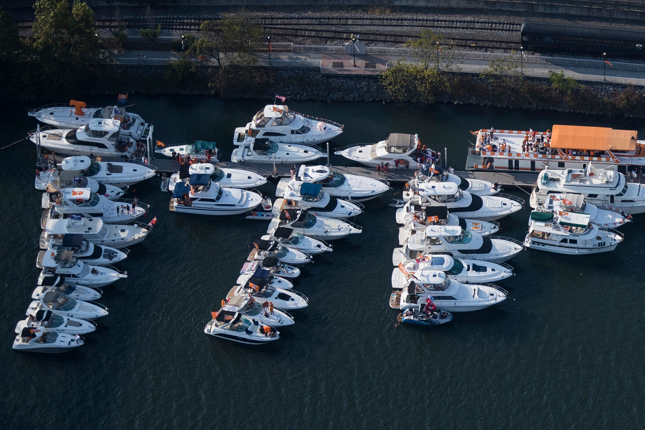 Vol Navy Boater Won't Follow Mike Chase's Rules For Calhoun Docks