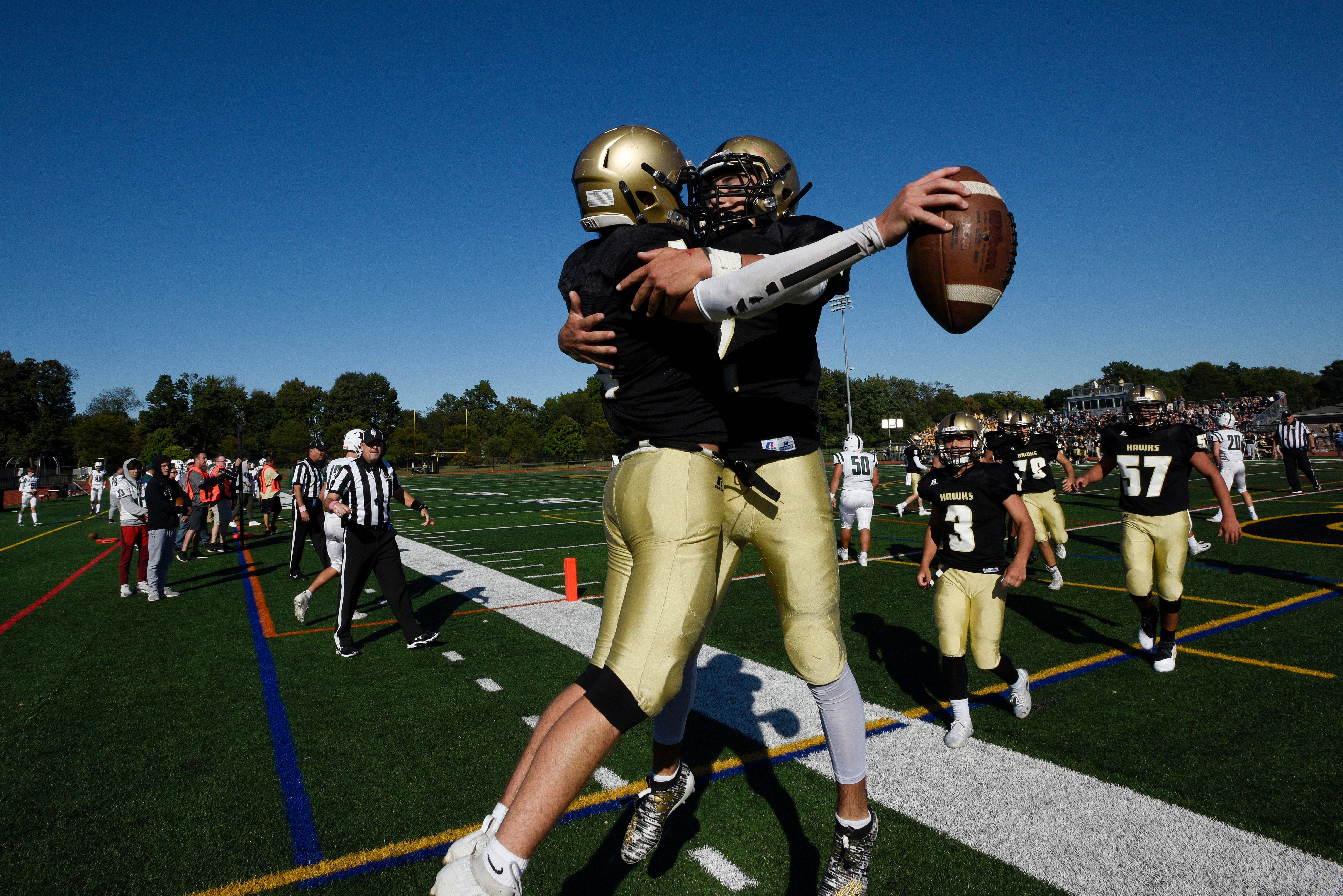 River Dell Nj Football Ends Ramapo S Winning Streak