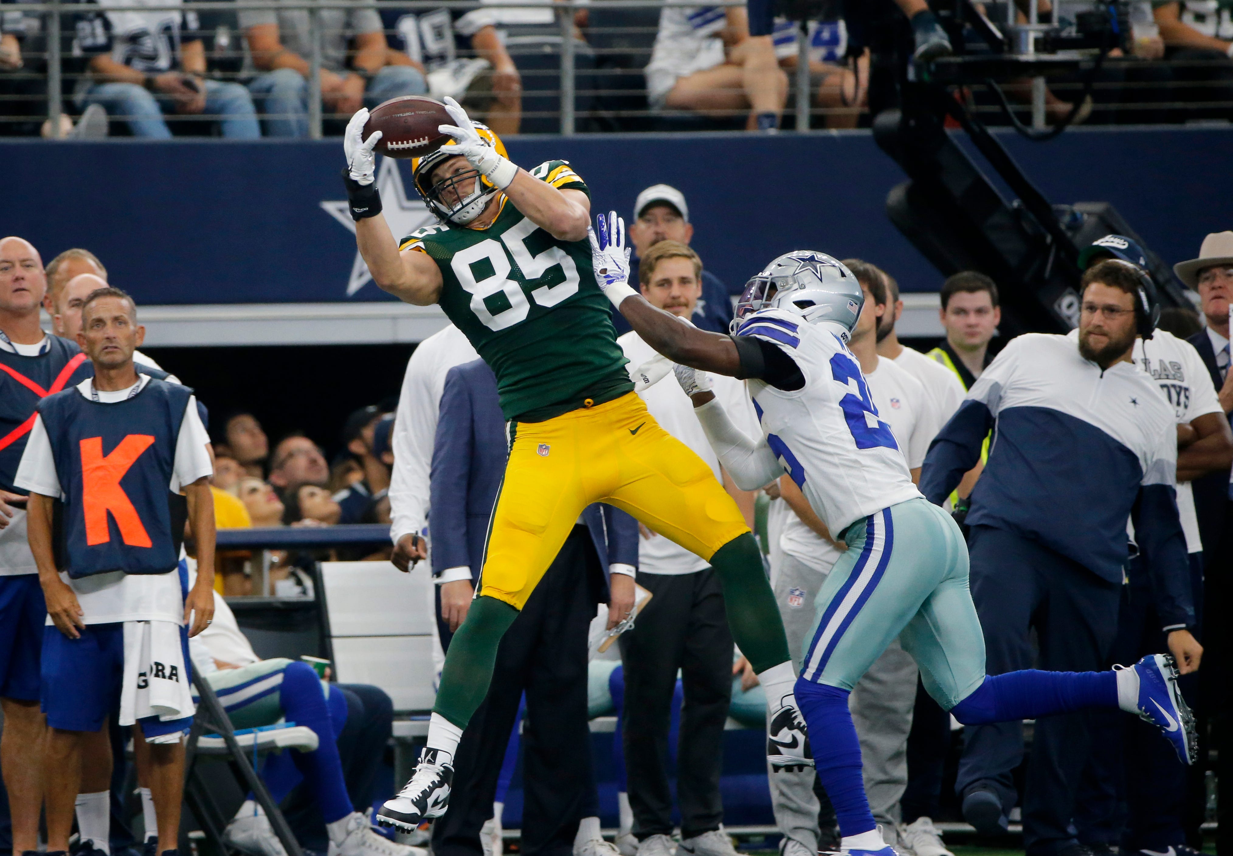 Green Bay Packers tight end Robert Tonyan (85) celebrates with