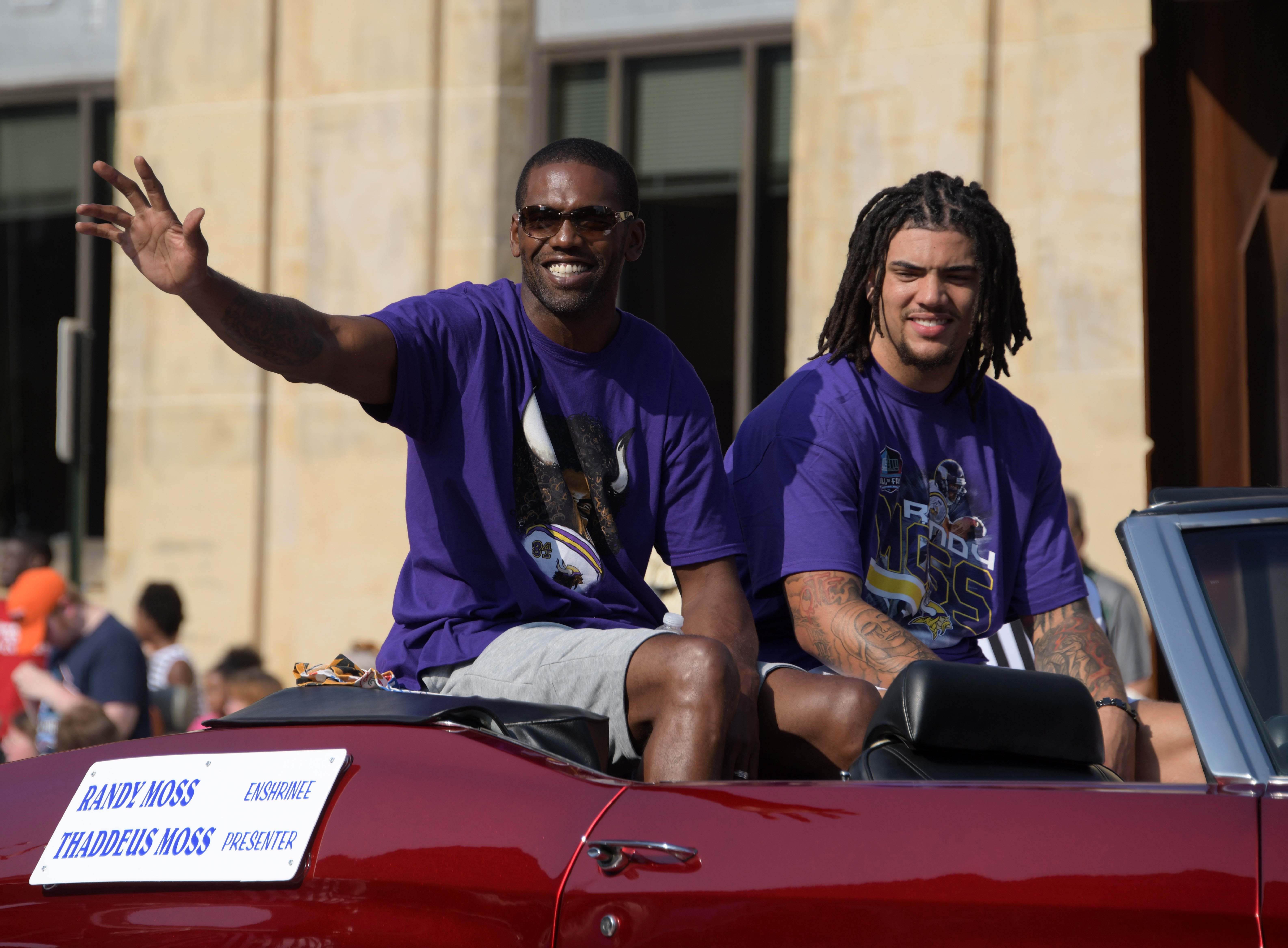 Randy Moss' Son Defends NFL Legend Amidst Cancer Misinformation