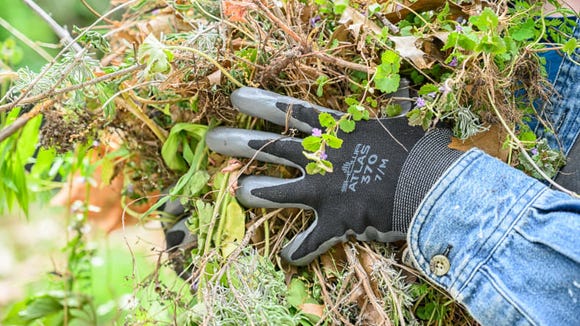 Best gifts for sisters 2020: Showa Atlas 370 Gardening Gloves