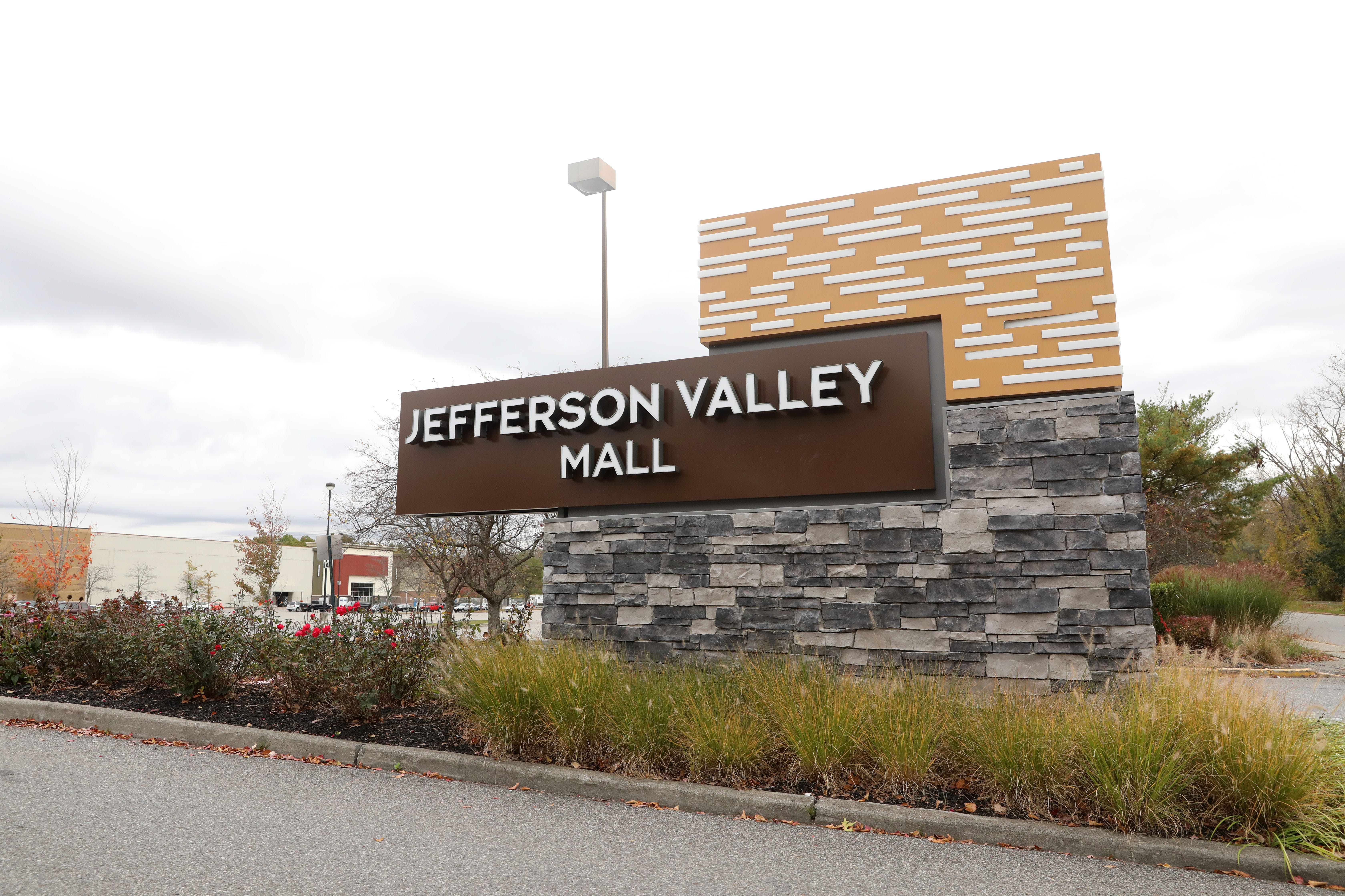 Jefferson Valley Mall In Yorktown Heights Offers 'Retail To-Go'