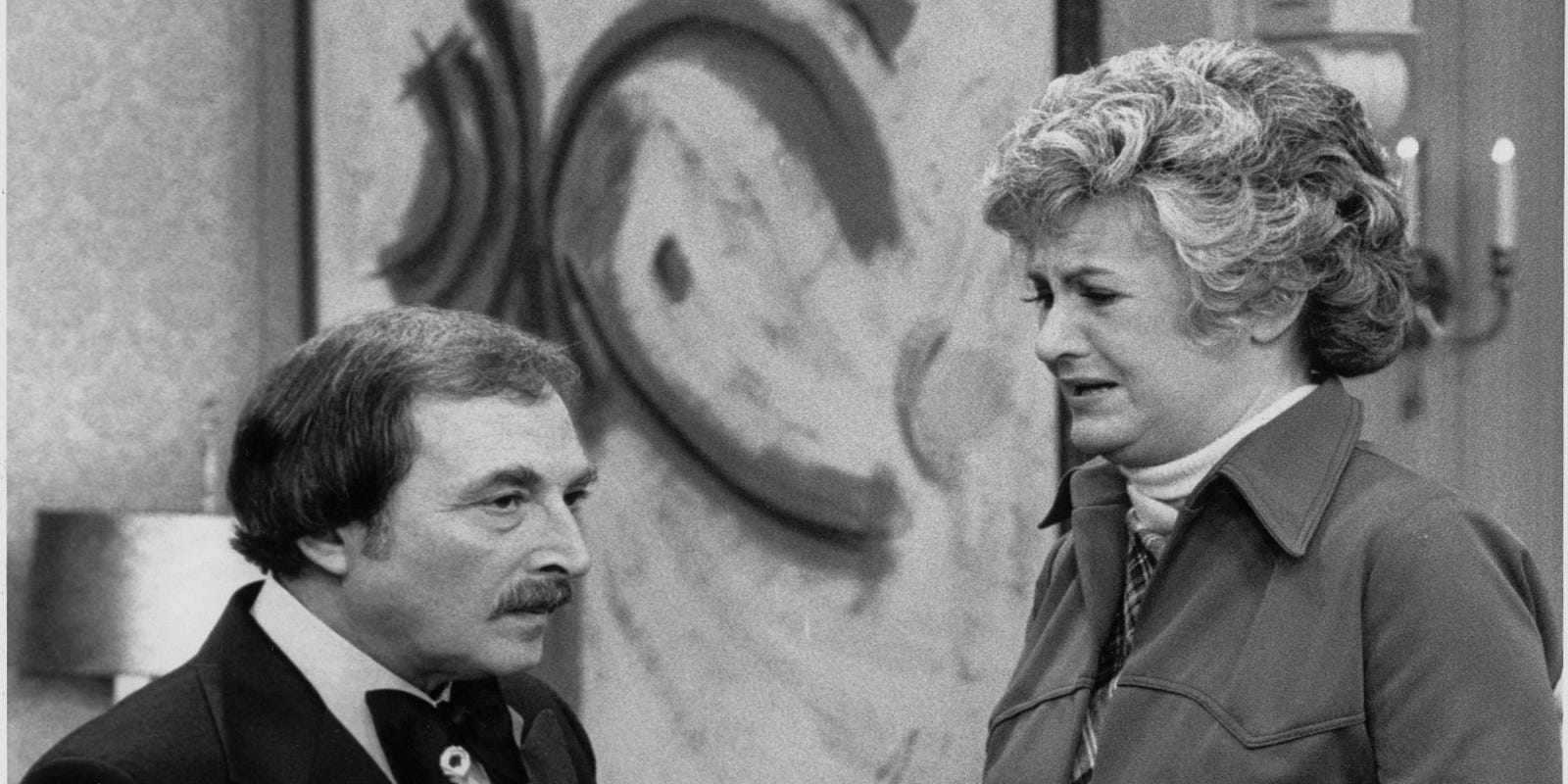 Natural Vintage Nude Junior - Bill Macy dies; actor played Walter, husband to TV's 'Maude'