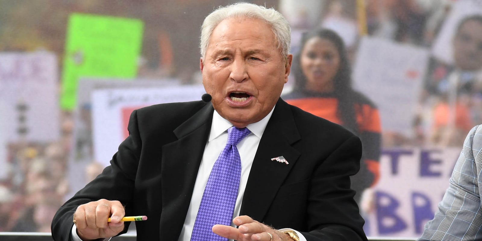 Lee Corso makes headgear pick in LSU Tigers vs. Alabama football