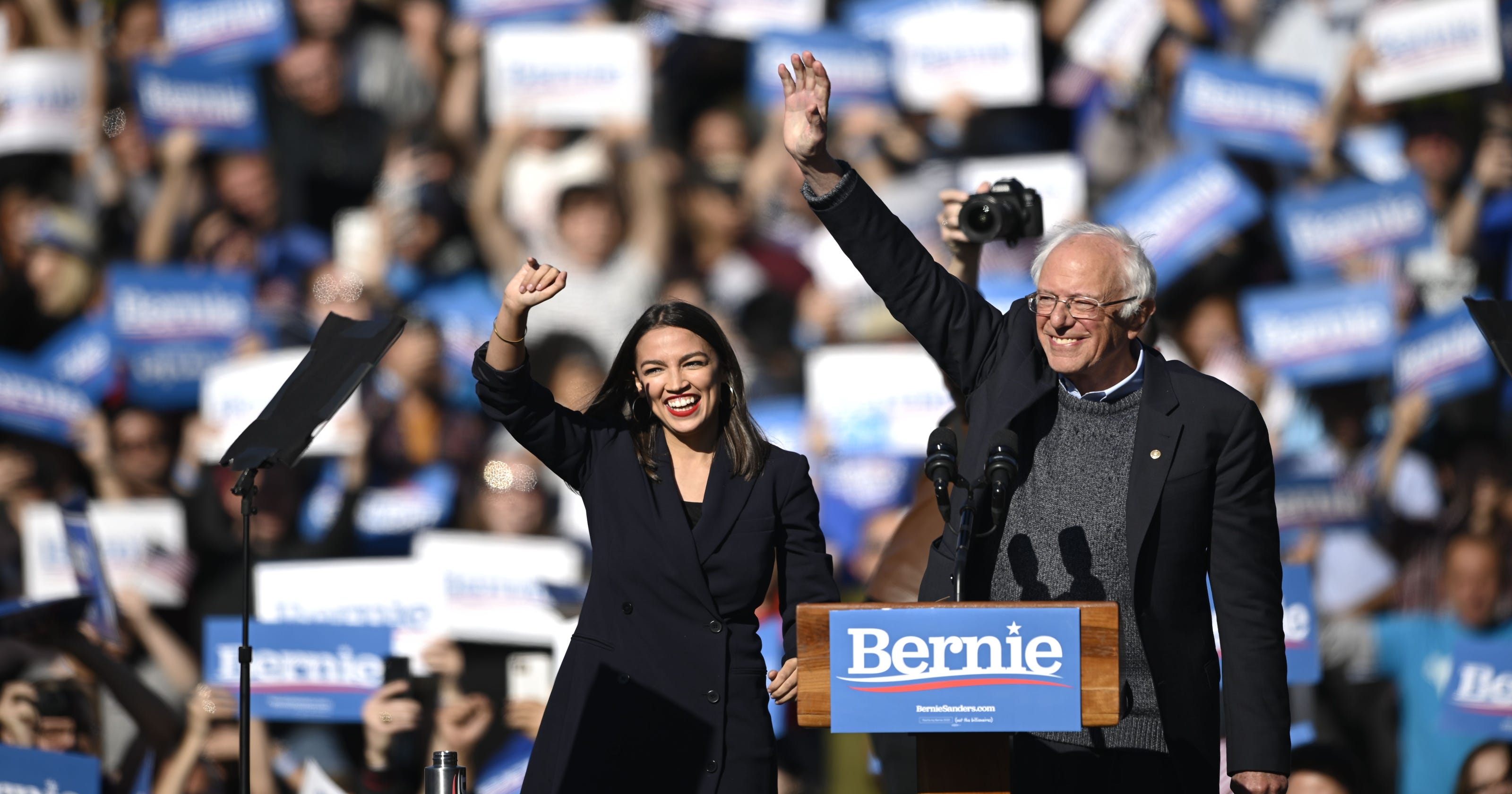 Aoc Makes Bernie Sanders Endorsement Official At Queens Rally 