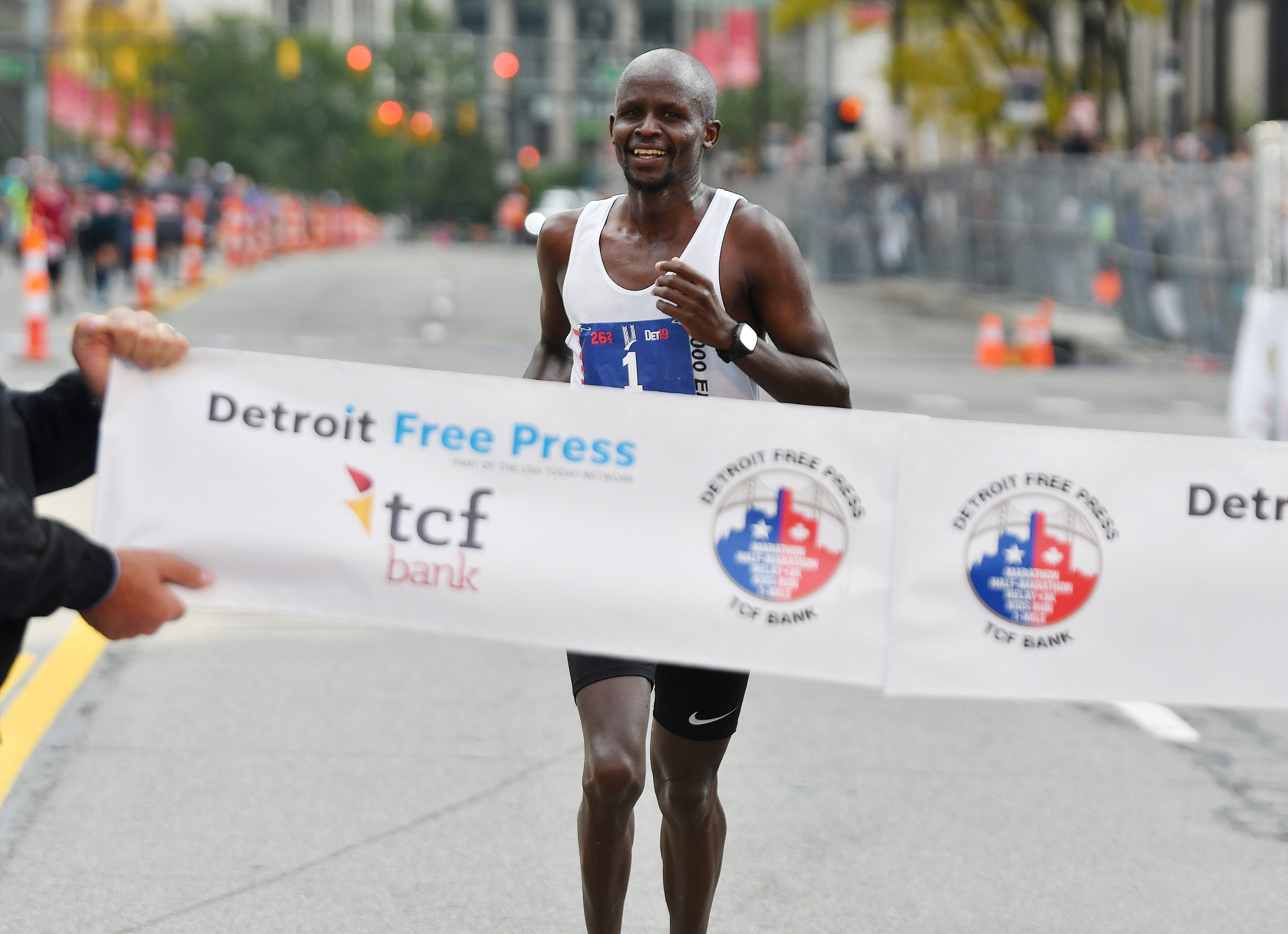 detroit free press half marathon winner