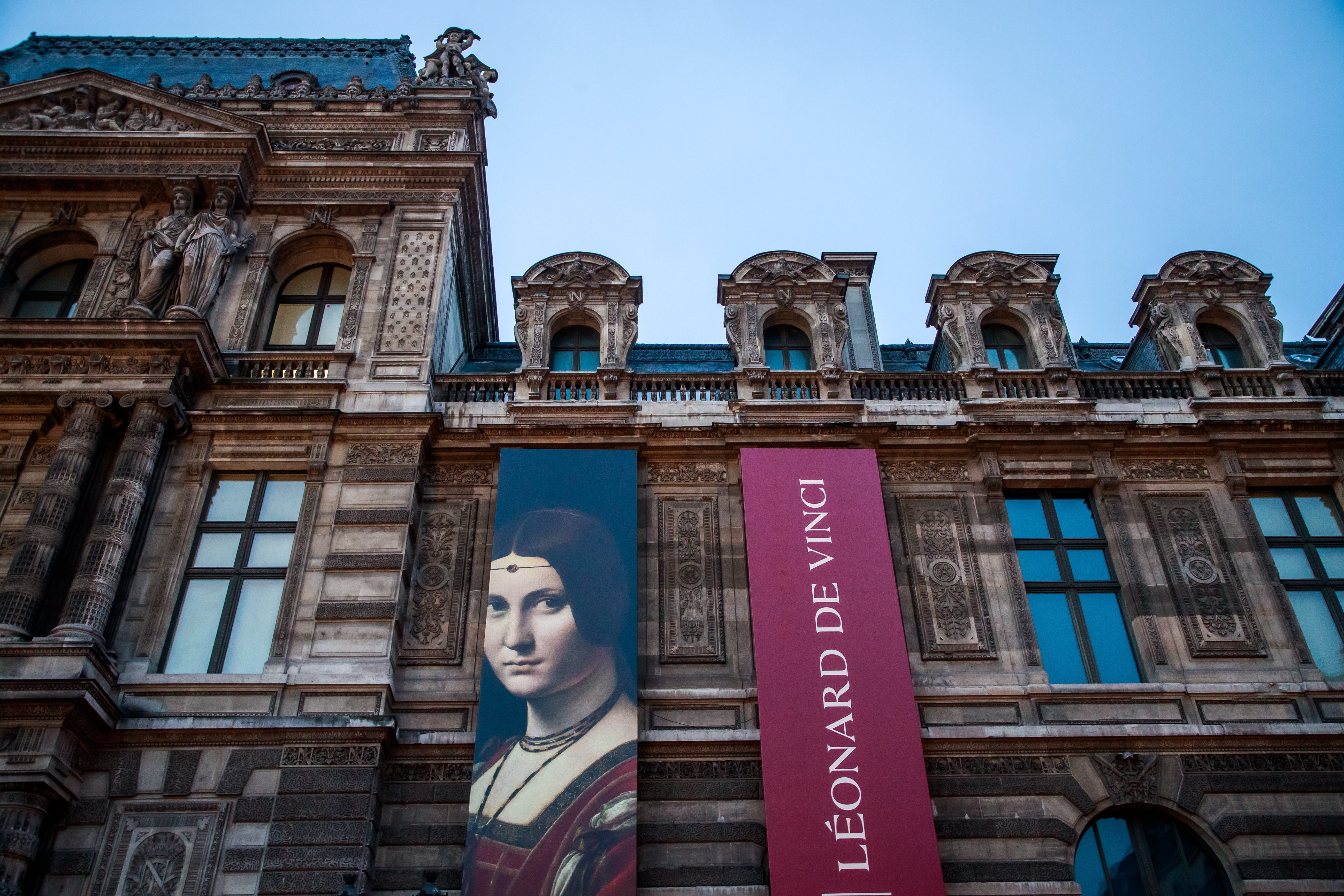 Леонардо да винчи париж. Лувр Леонардо да Винчи. Louvre Exhibition Leonardo da Vinci 2019 Paris. Выставка да Винчи Екатеринбург 2022. Здание музея Леонардо да Винчи в Риме.