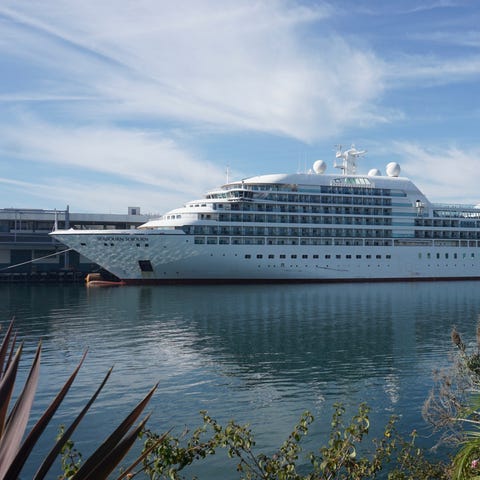 The Seabourn Sojourn is a 32,346 gross ton, 458-gu