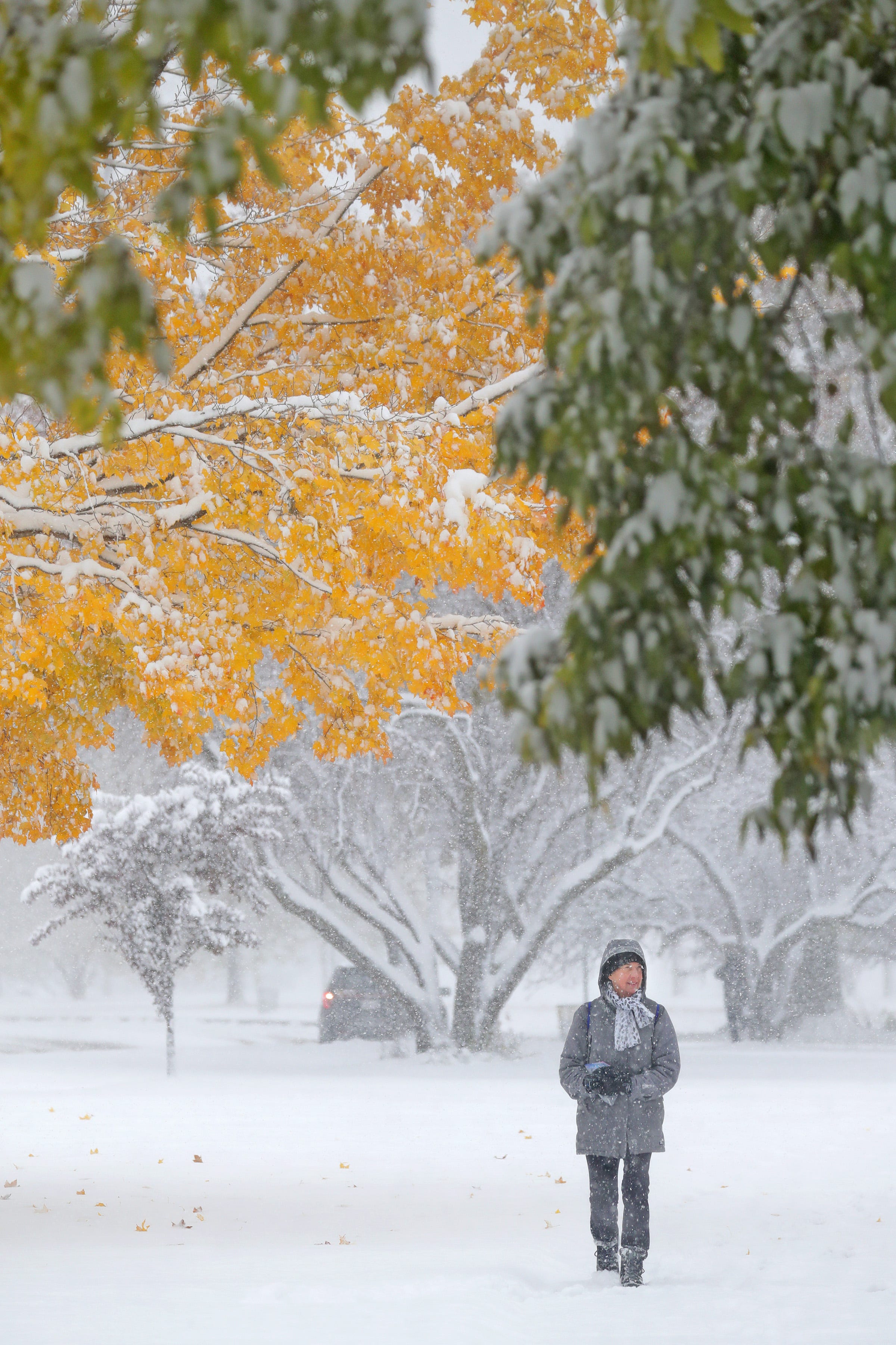 Is It Halloween Or Christmas Milwaukee Residents React To The Areas October Snowfall