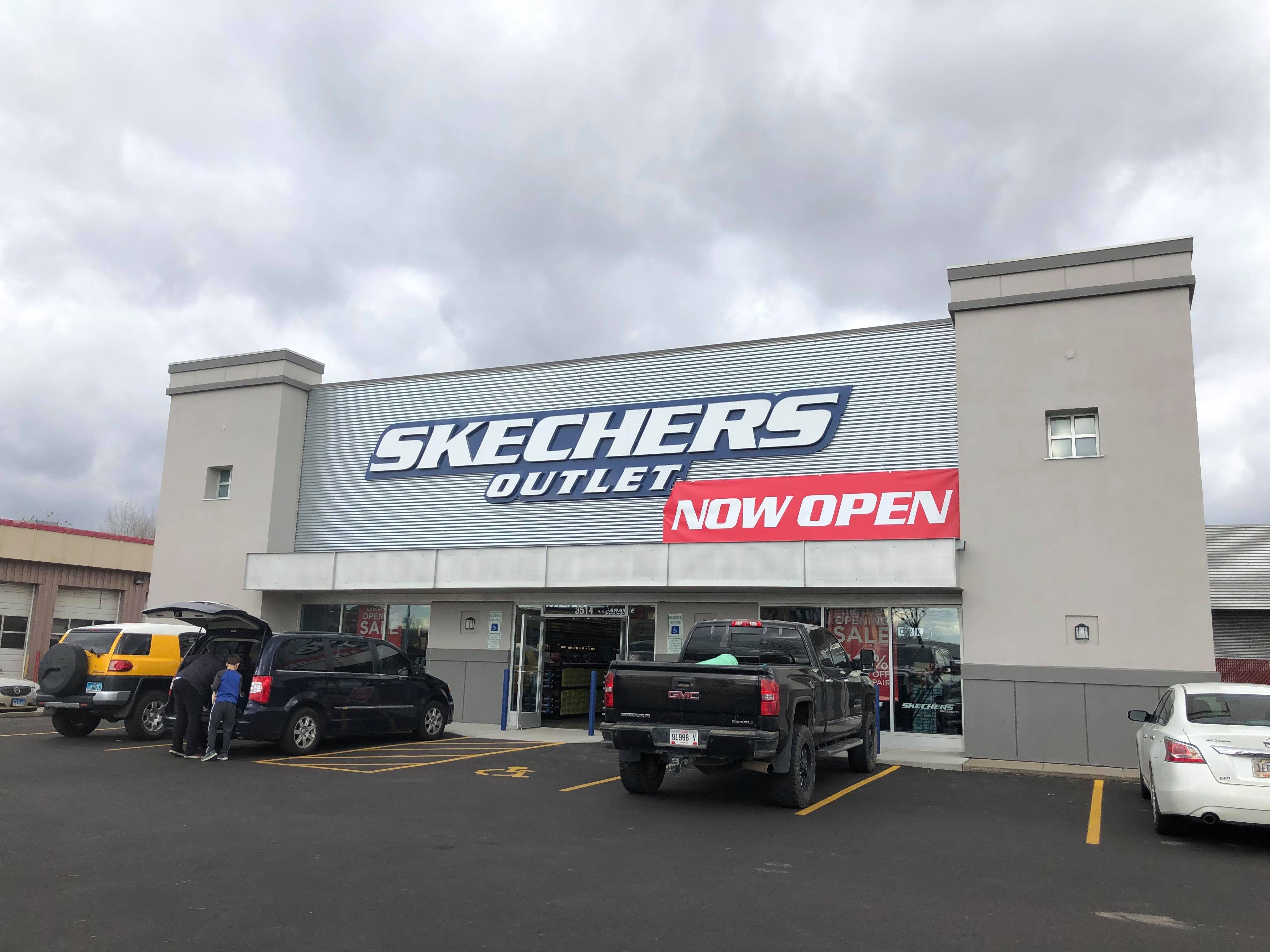 skechers outlet hours