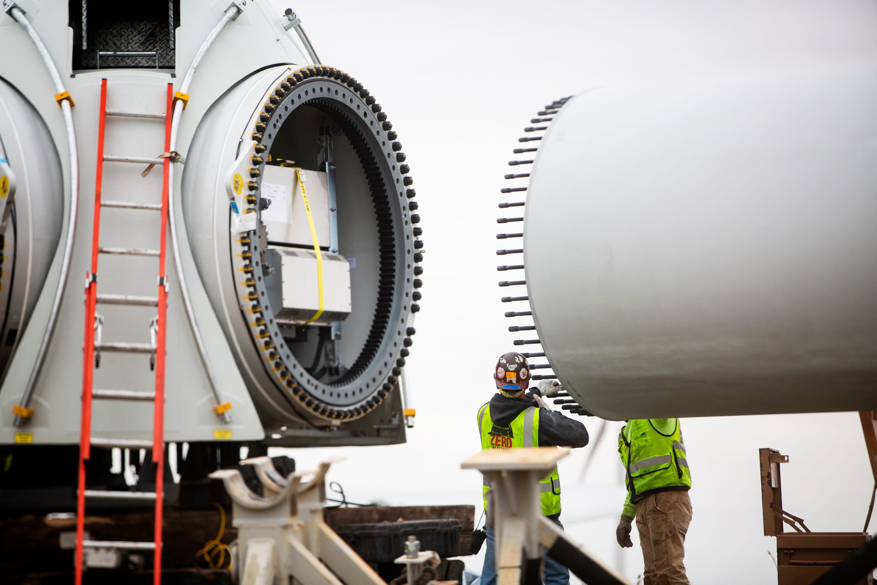 With Few Recycling Options, Wind Turbine Blades Head To Iowa Landfills