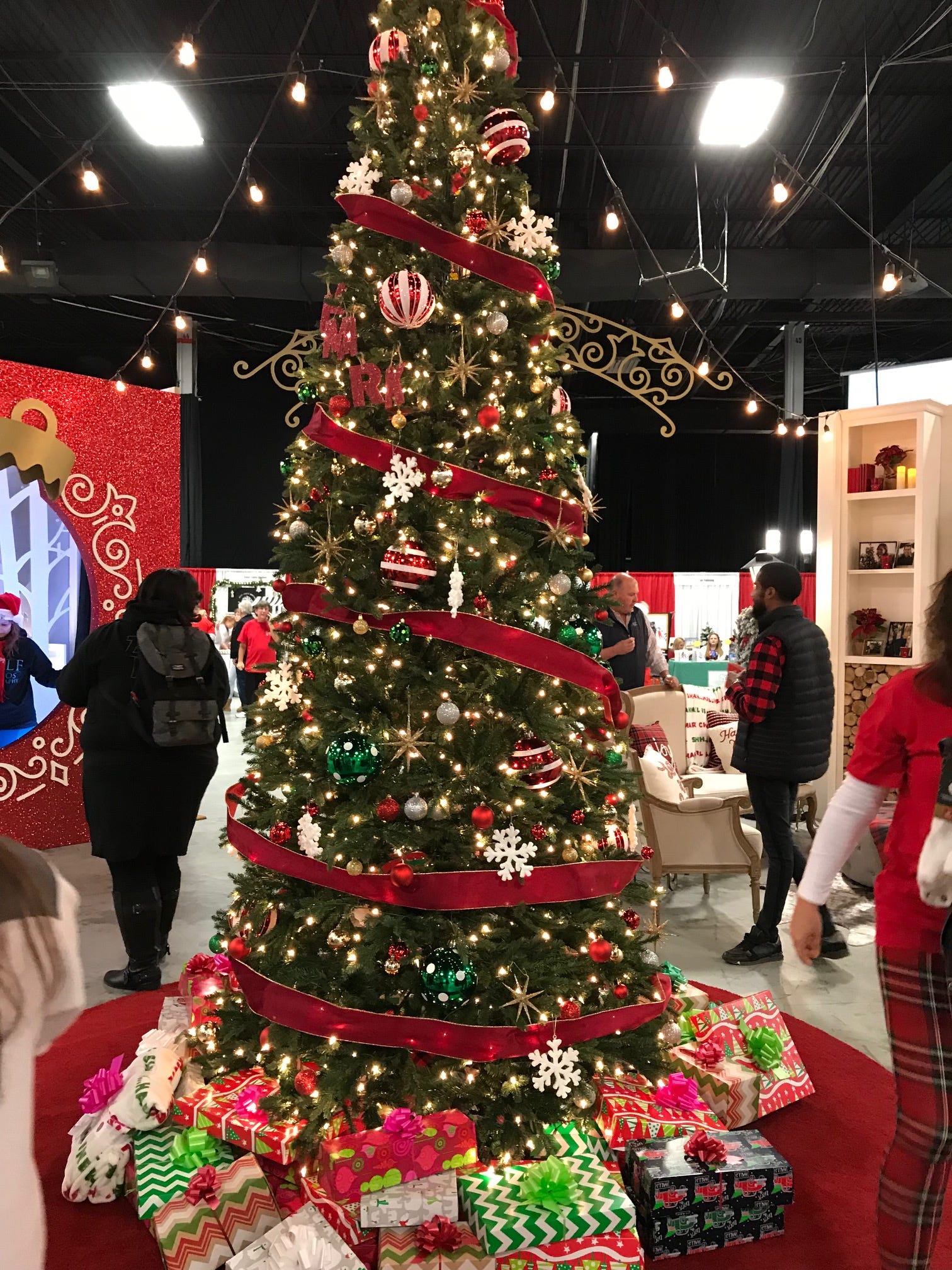 Hallmark Christmas Con: Holiday Comes Early To Nj With Inaugural Event