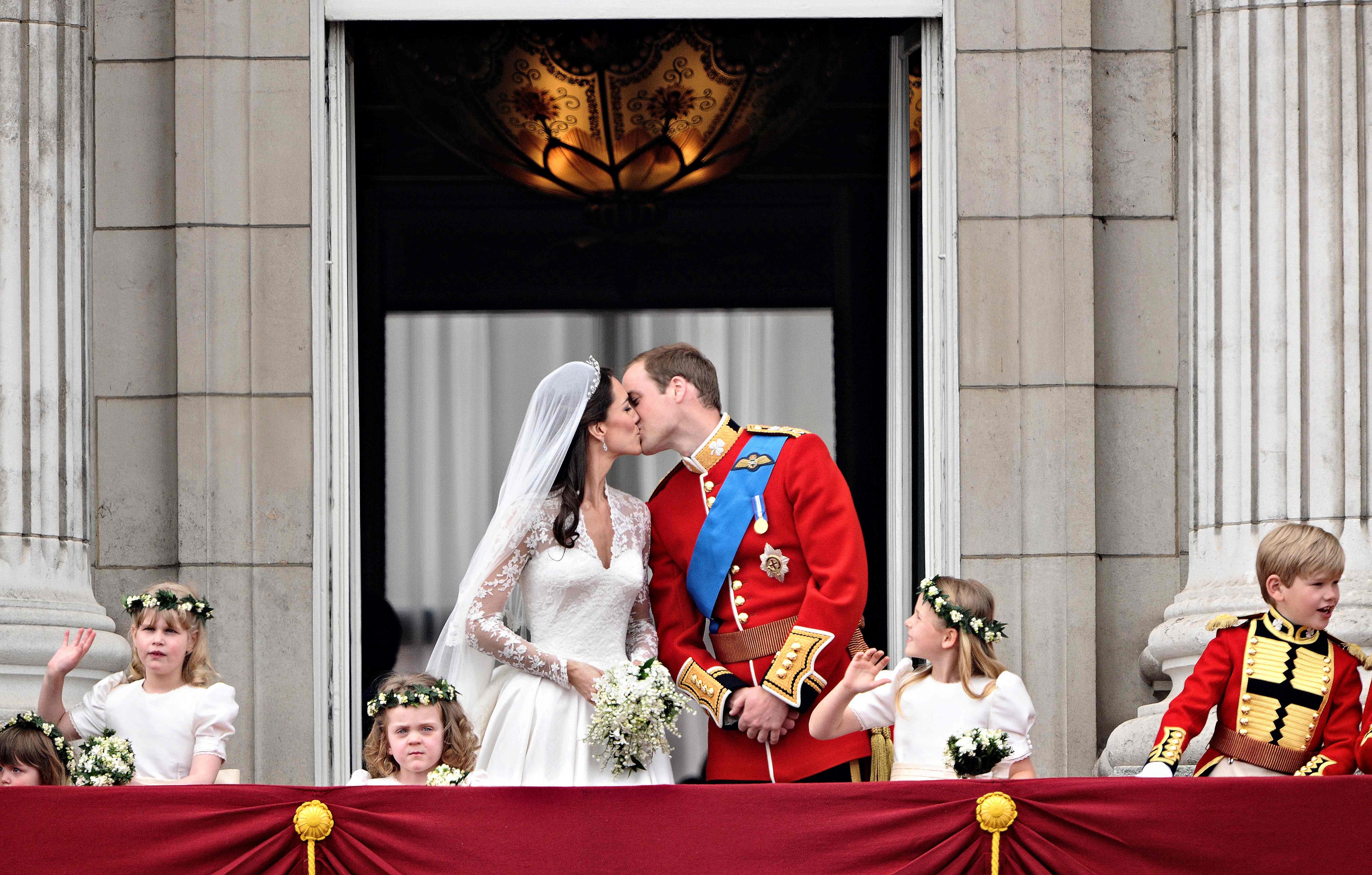 Prince William And Kate S Wedding Kiss