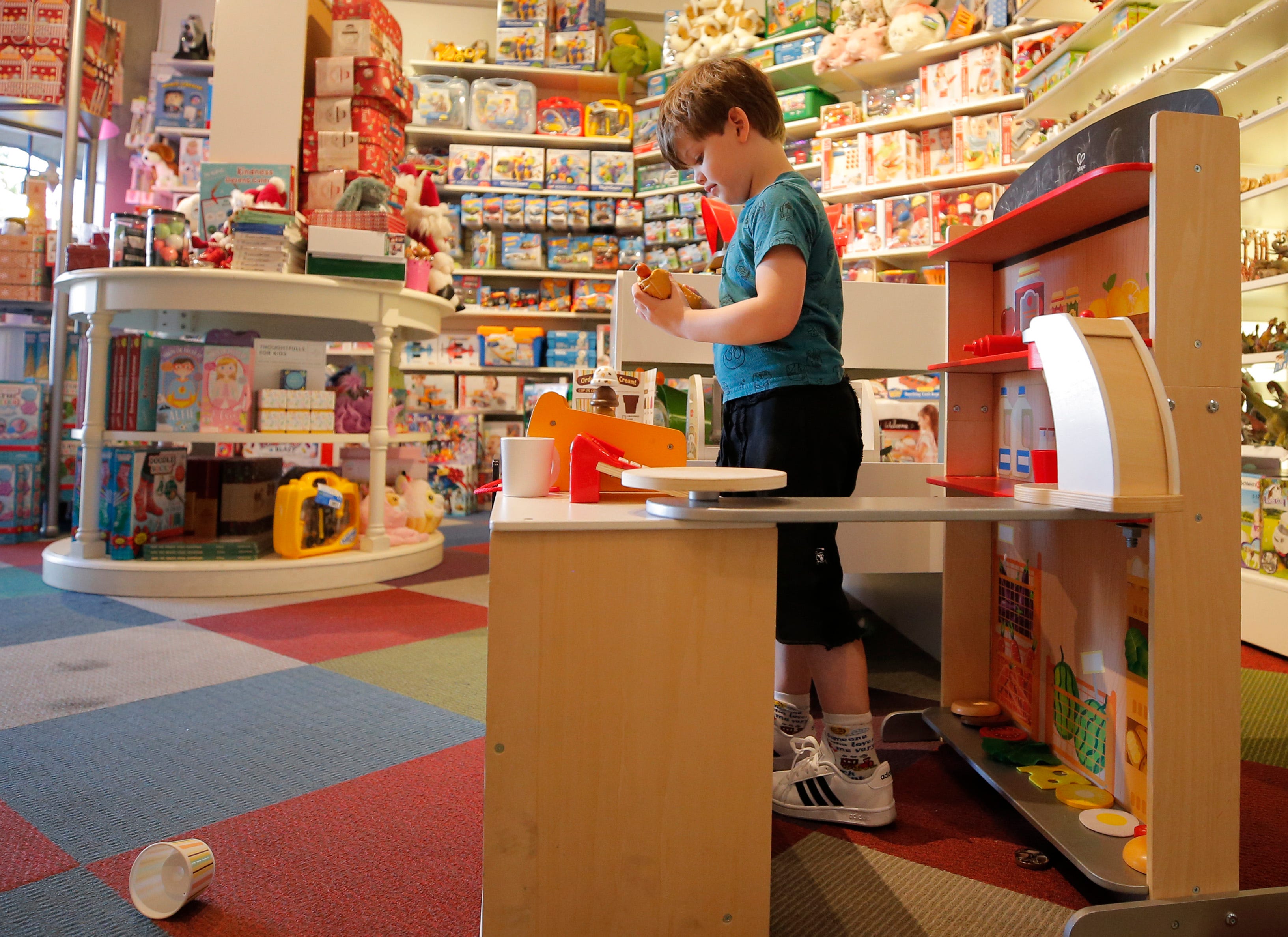 how to start a toy store business