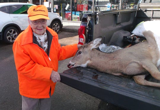 Florence Teeters 104 Year Old Wisconsin Woman Harvests