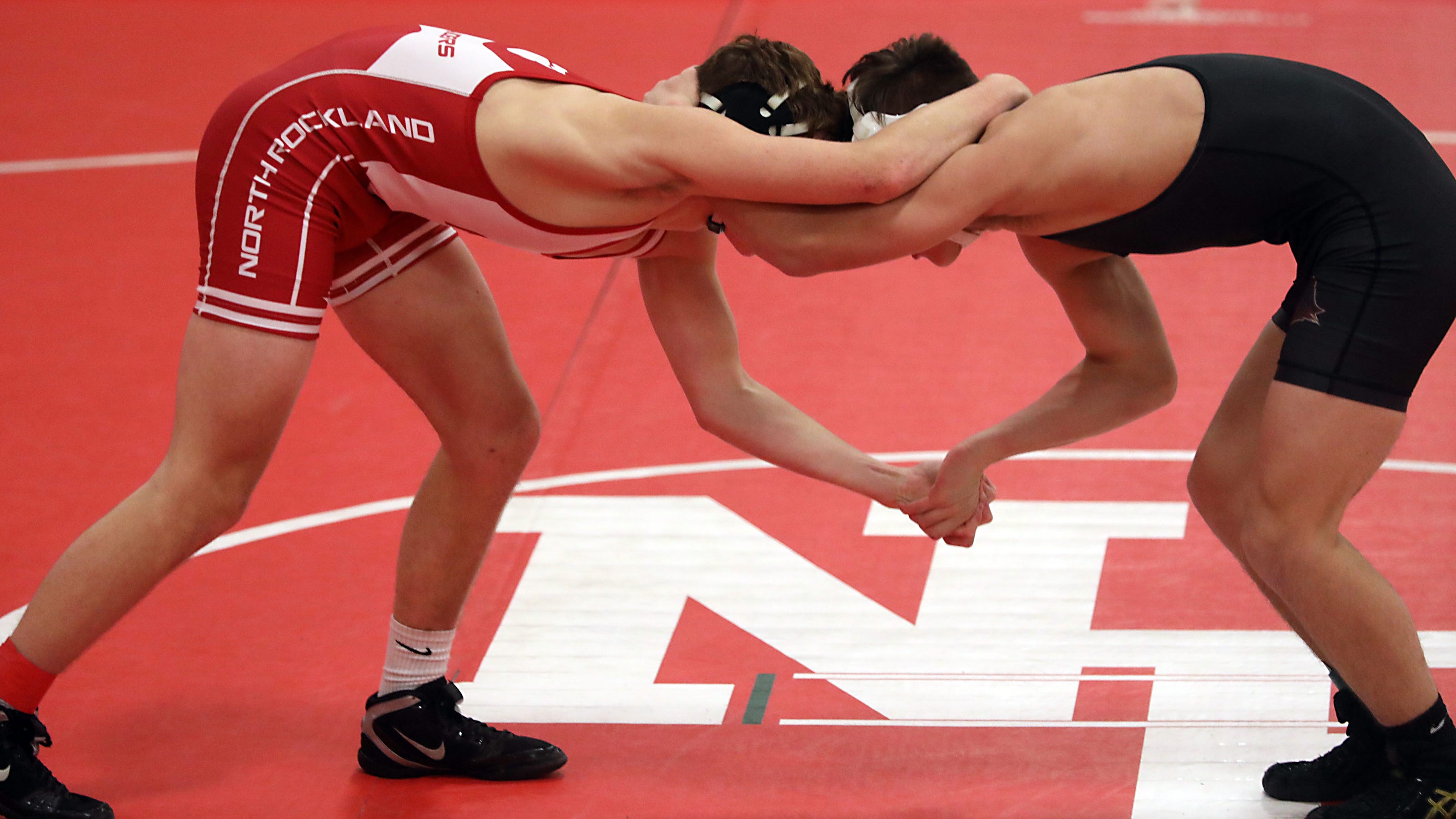 Wrestling Weight class rankings for large, small school divisions