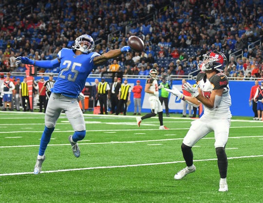 The Lions' Will Harris can't stop a touchdown pass to the Buccaneers' Scotty Miller in the first quarter.