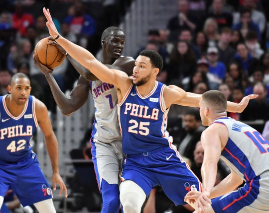 76ers guard Ben Simmons (25) guards Pistons forward Thon Maker (7) in the first quarter on Monday.