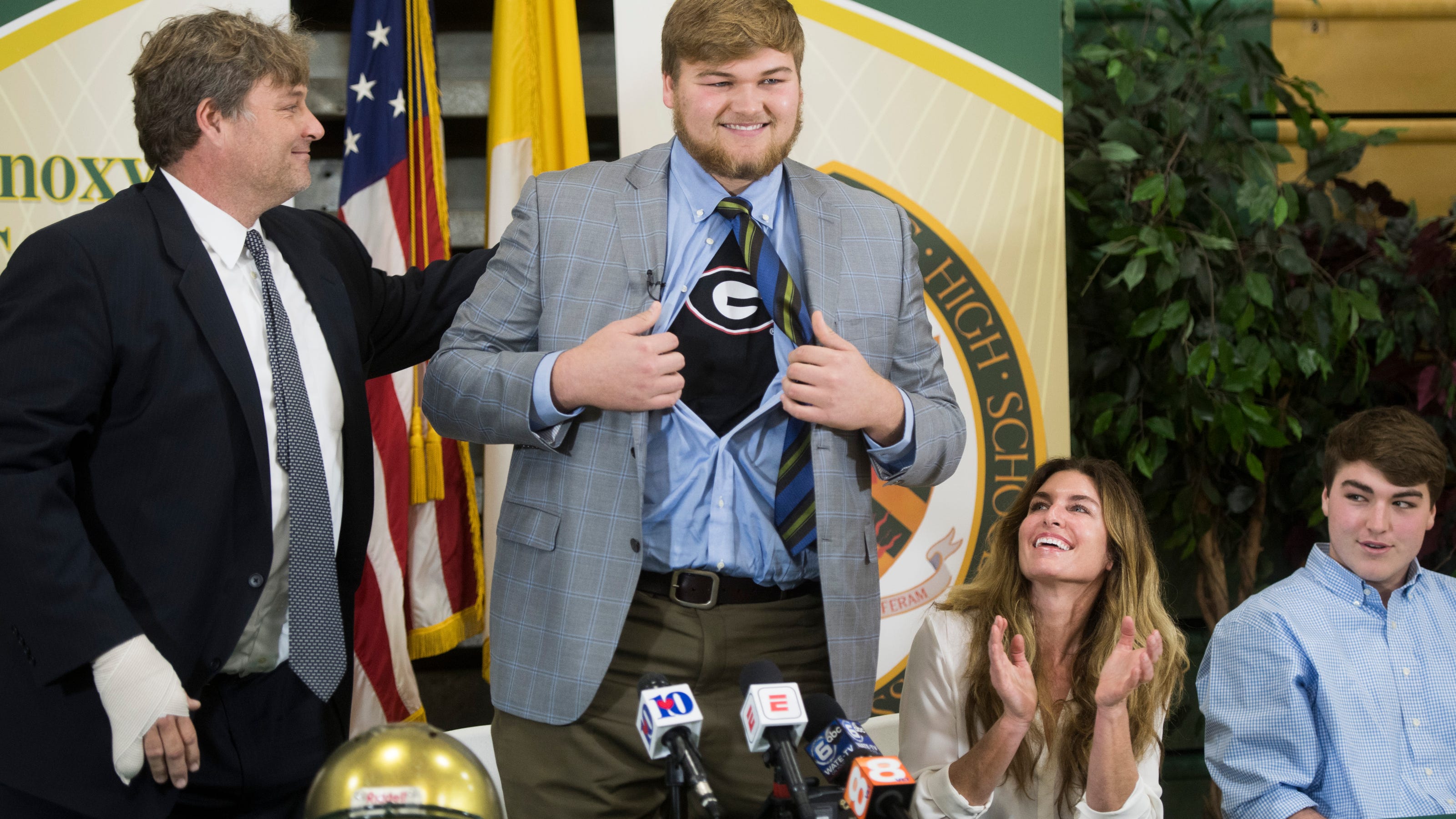 Tennessee Football Cade Mays Father Kevin Sues Georgia