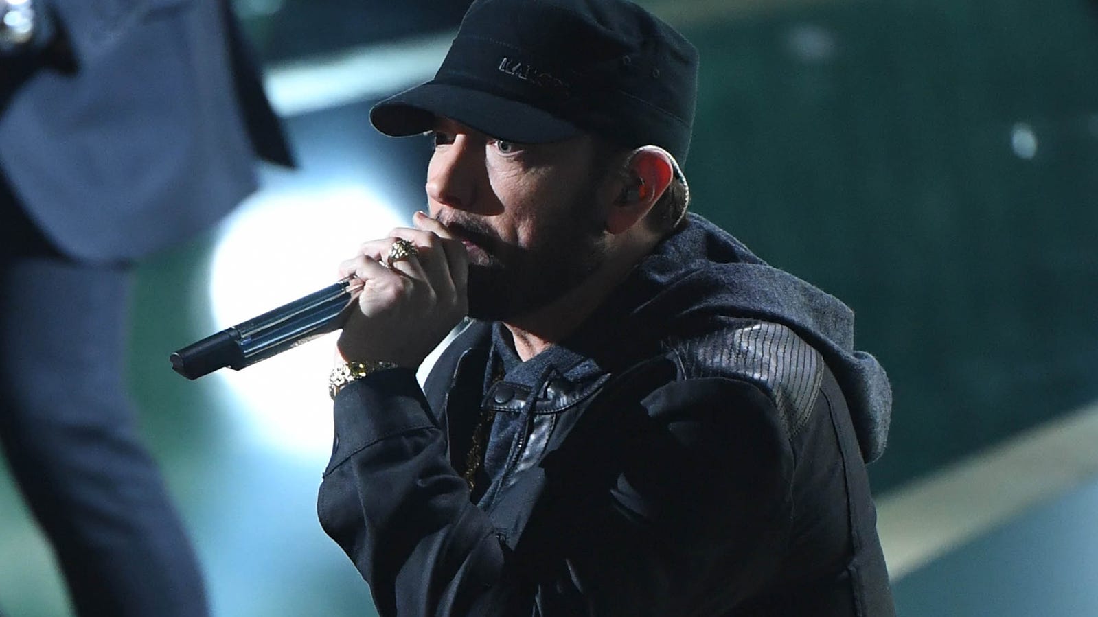 Eminem Apologizes To Rihanna In Music To Be Murdered By 