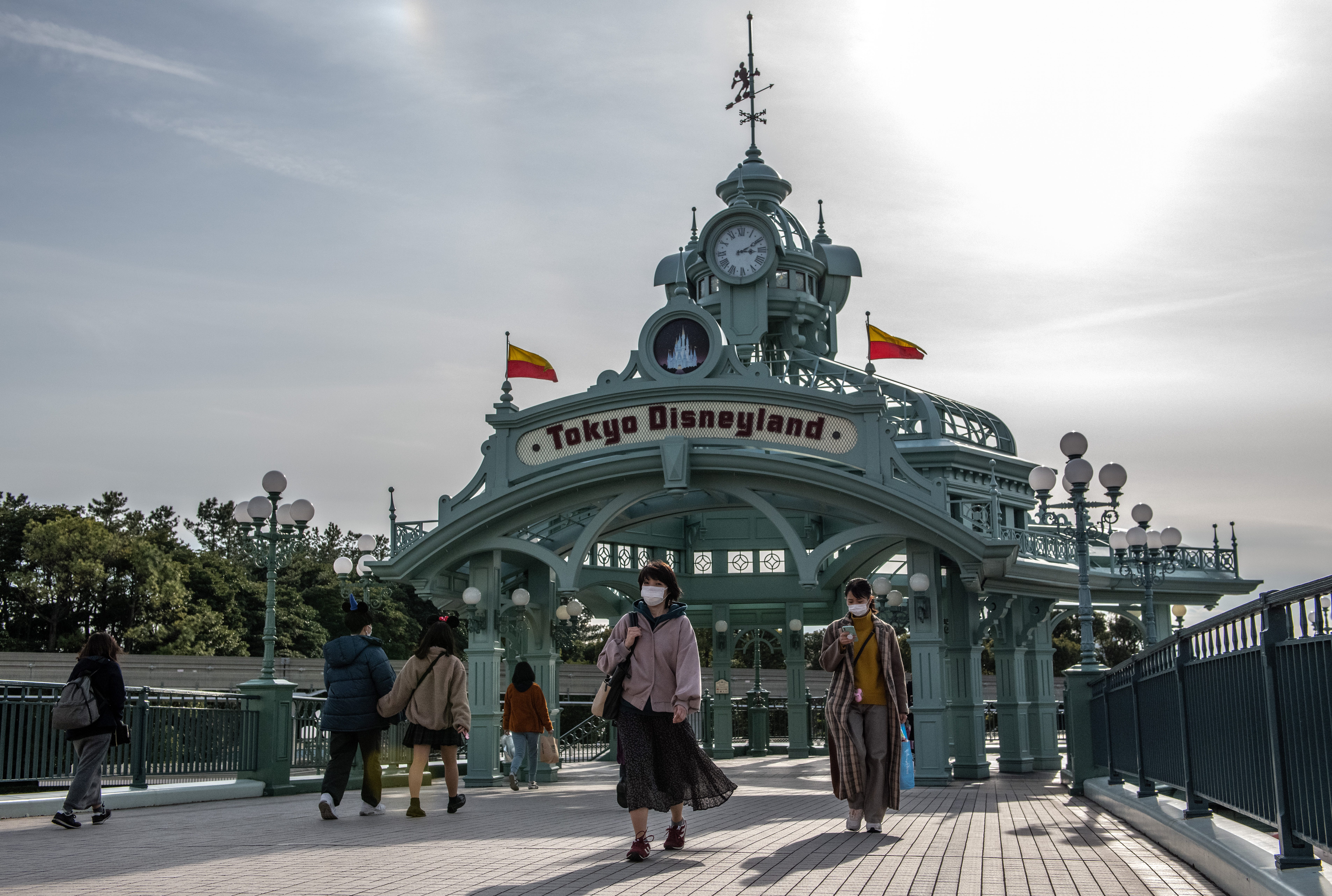 Coronavirus Tokyo Disneyland Universal Studios Japan Close For Weeks