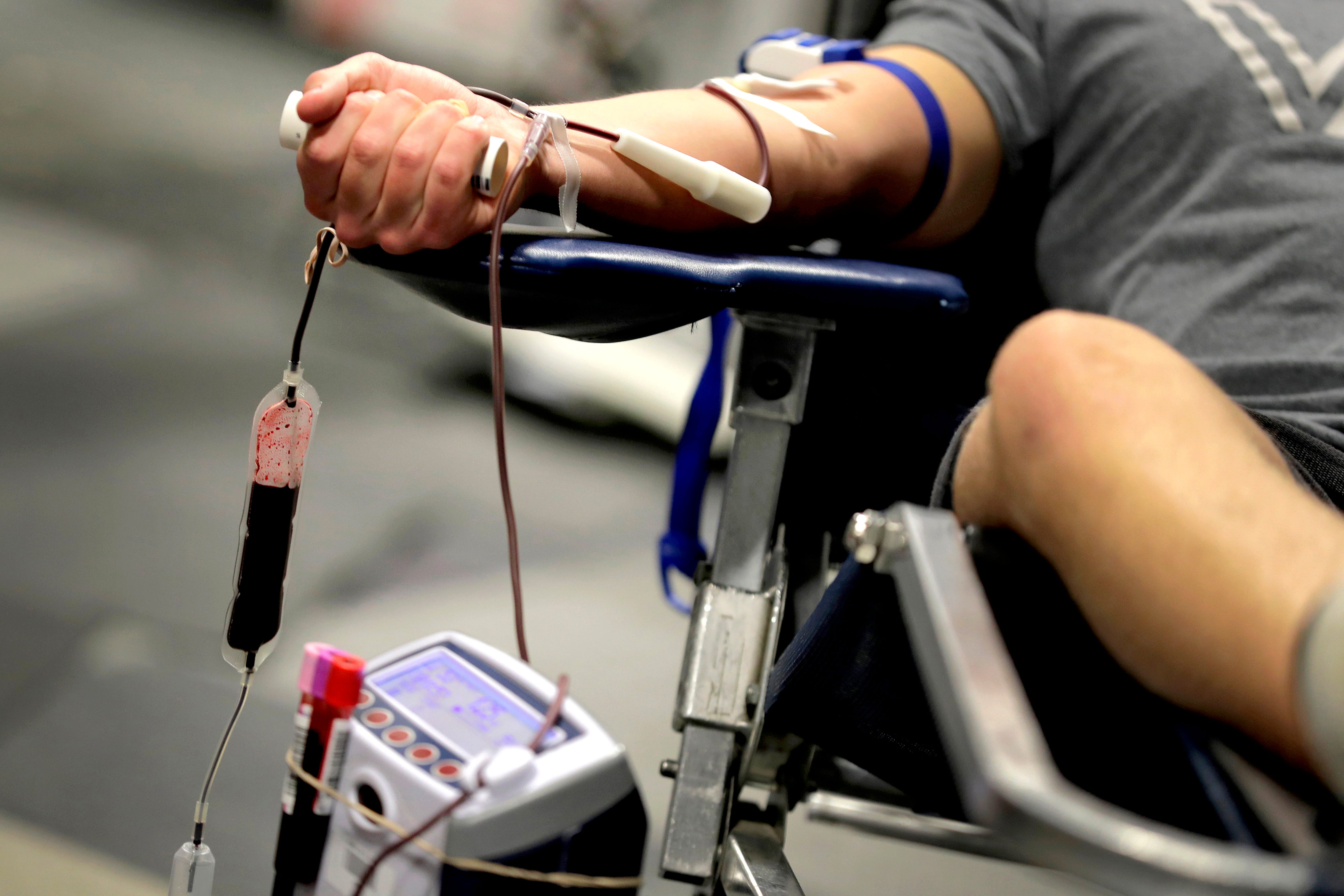 can gay men donate blood in the united states