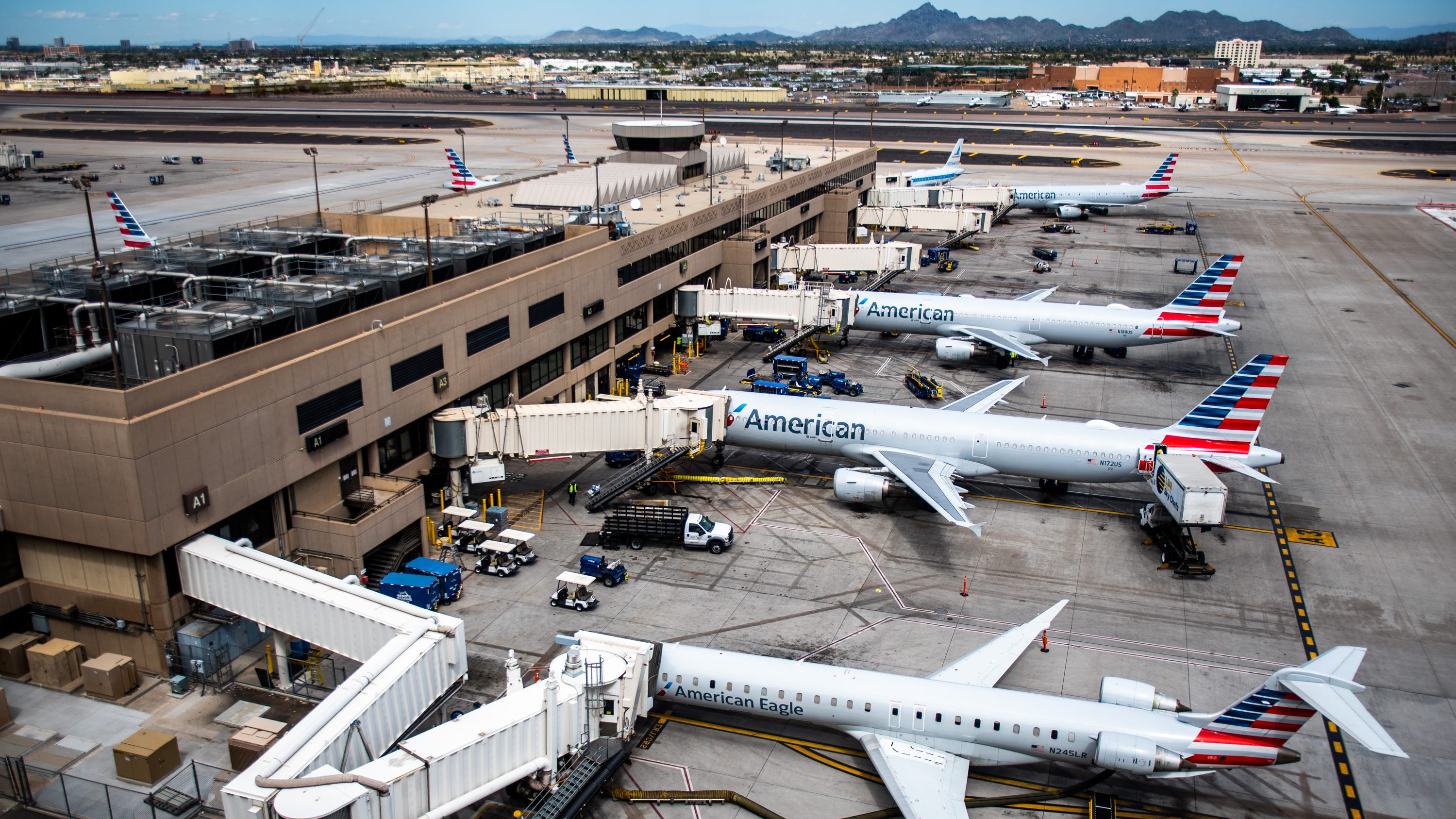 avis phoenix airport