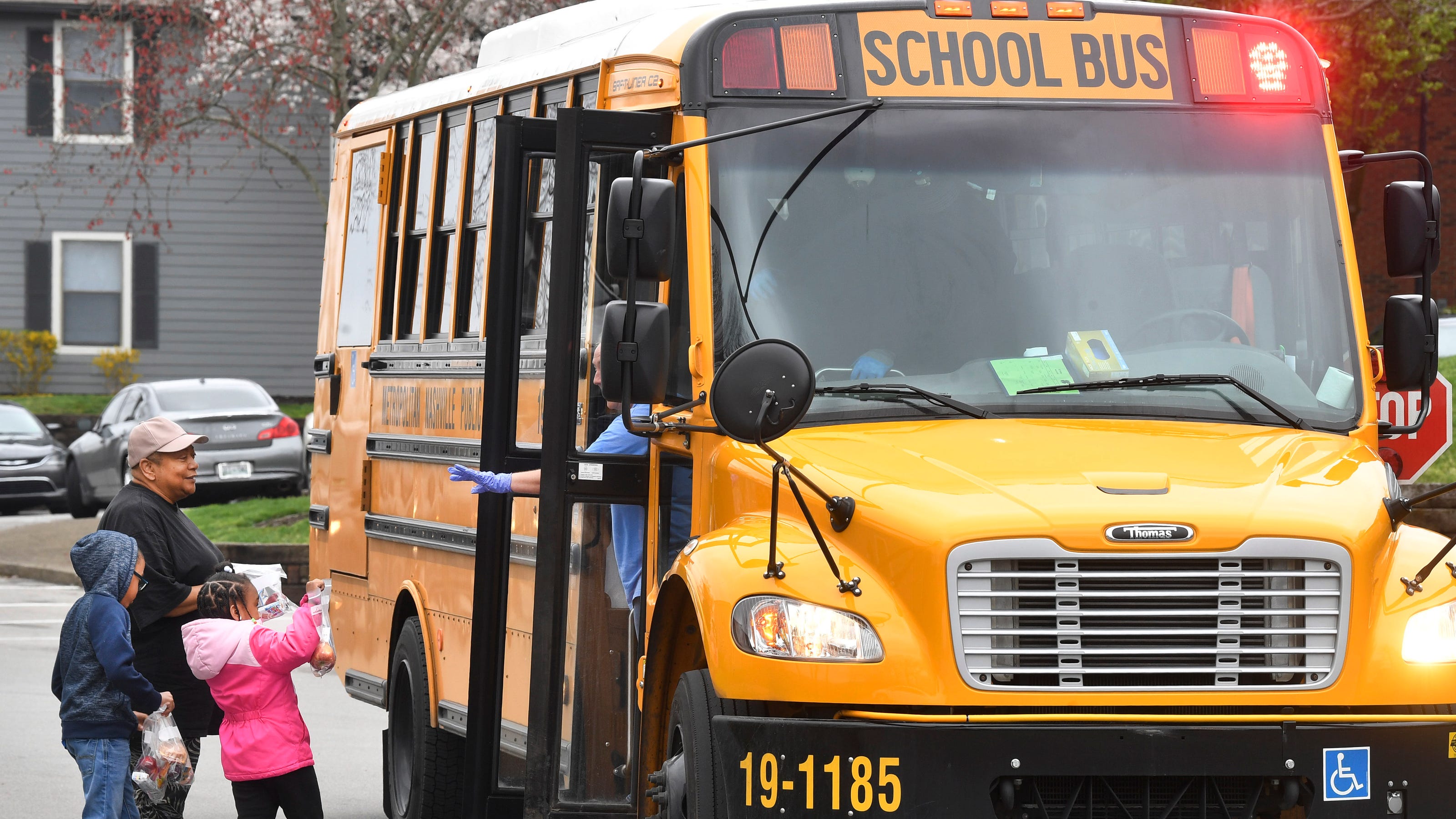 Metro Nashville schools staff, bus drivers call for better working