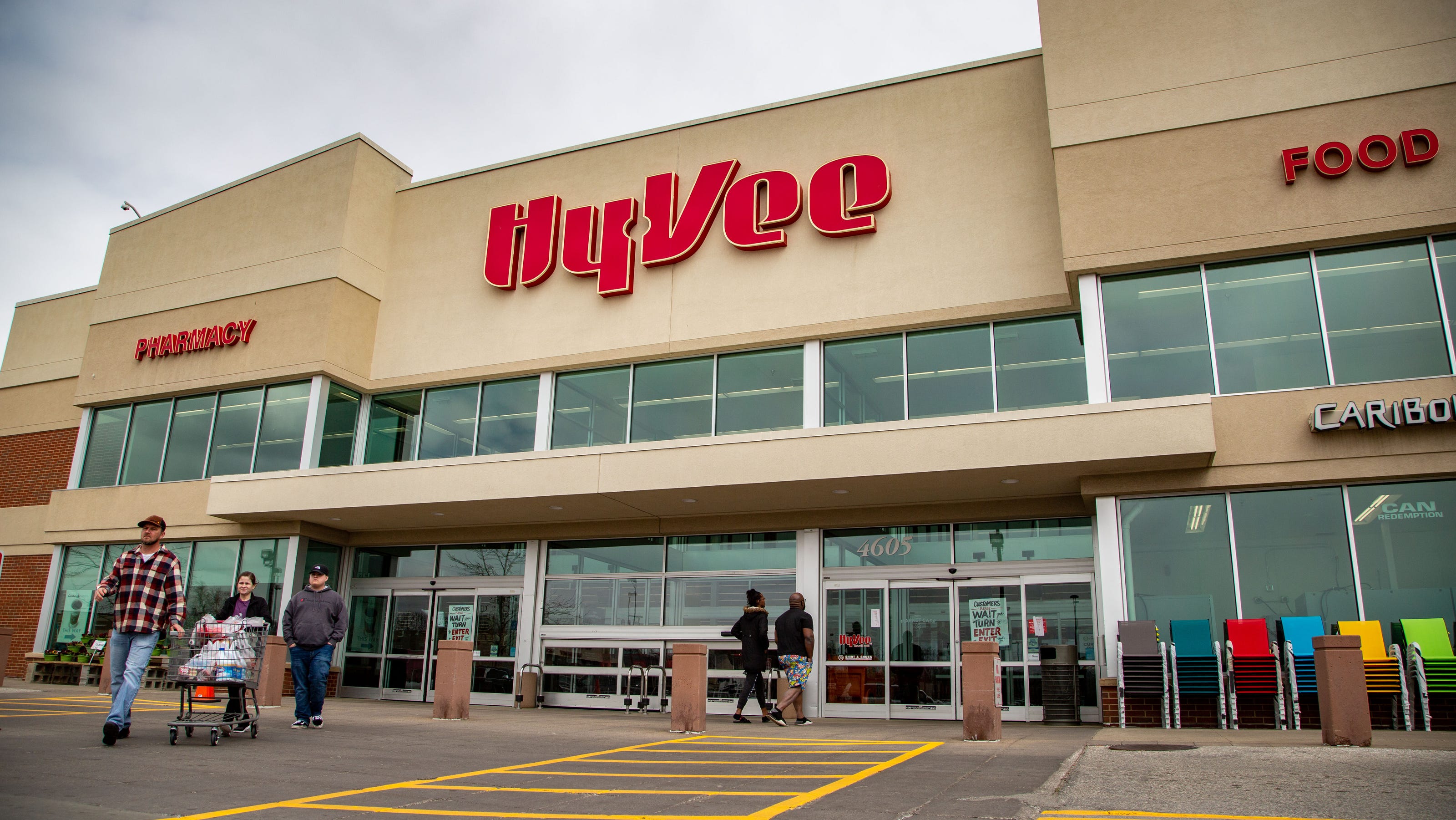EPA orders HyVee to stop selling unregulated wipes in Kansas City stores
